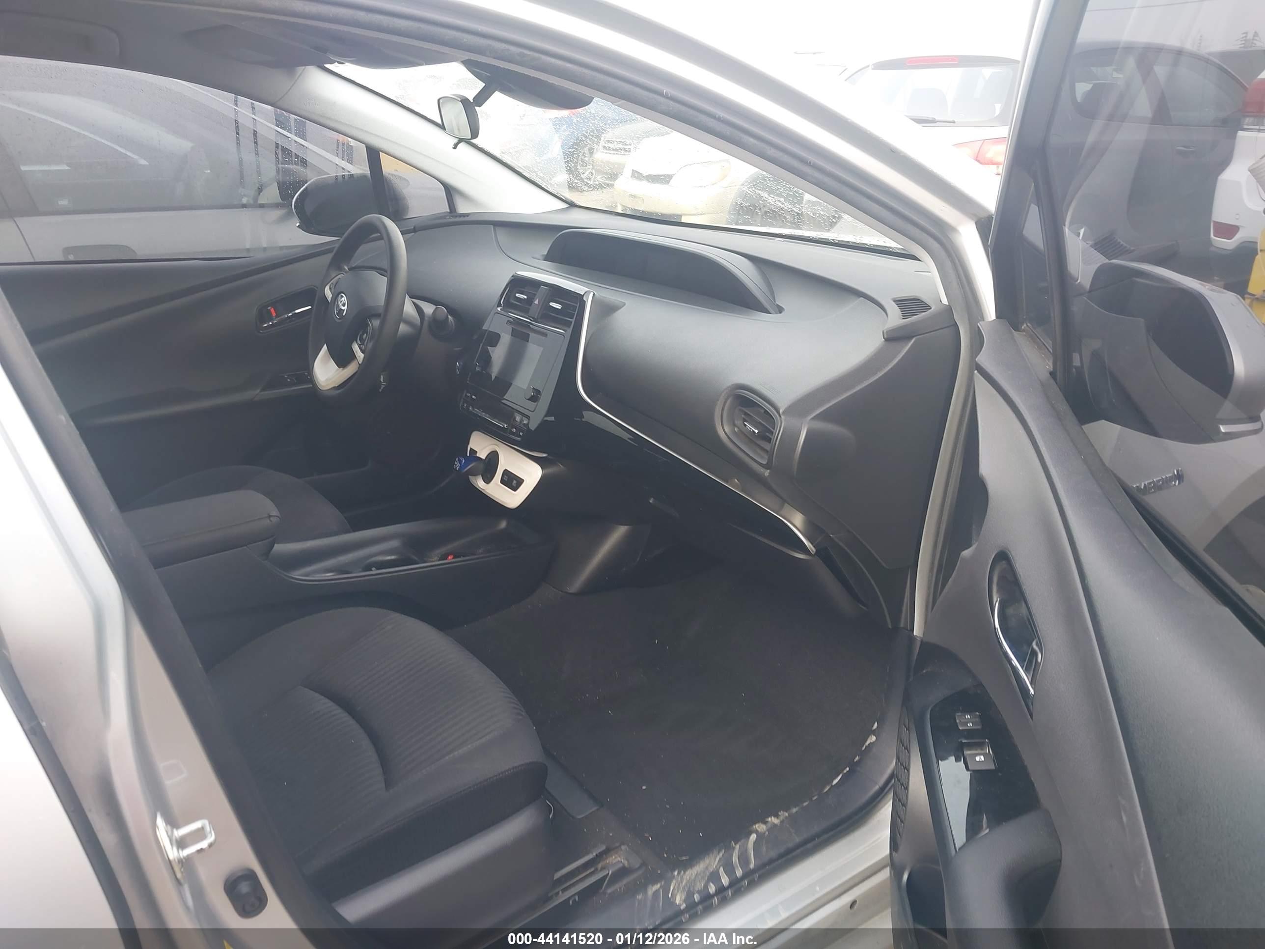 TOYOTA PRIUS image 5