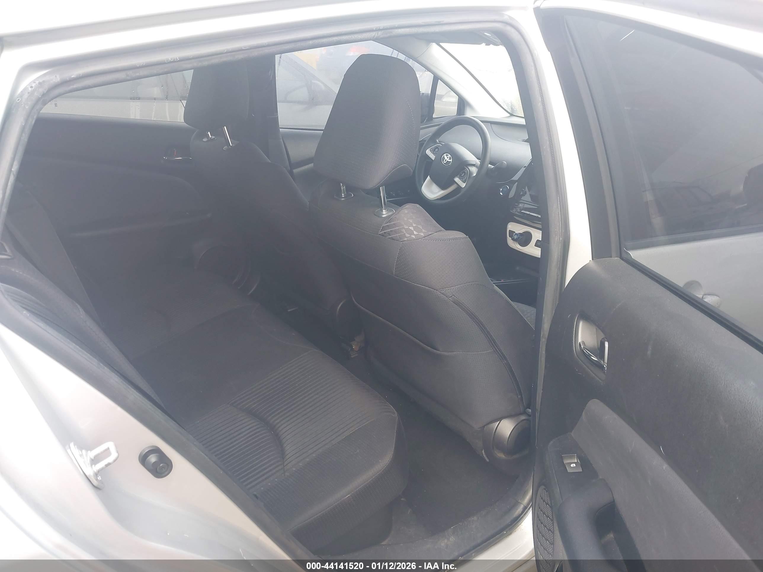 TOYOTA PRIUS image 8