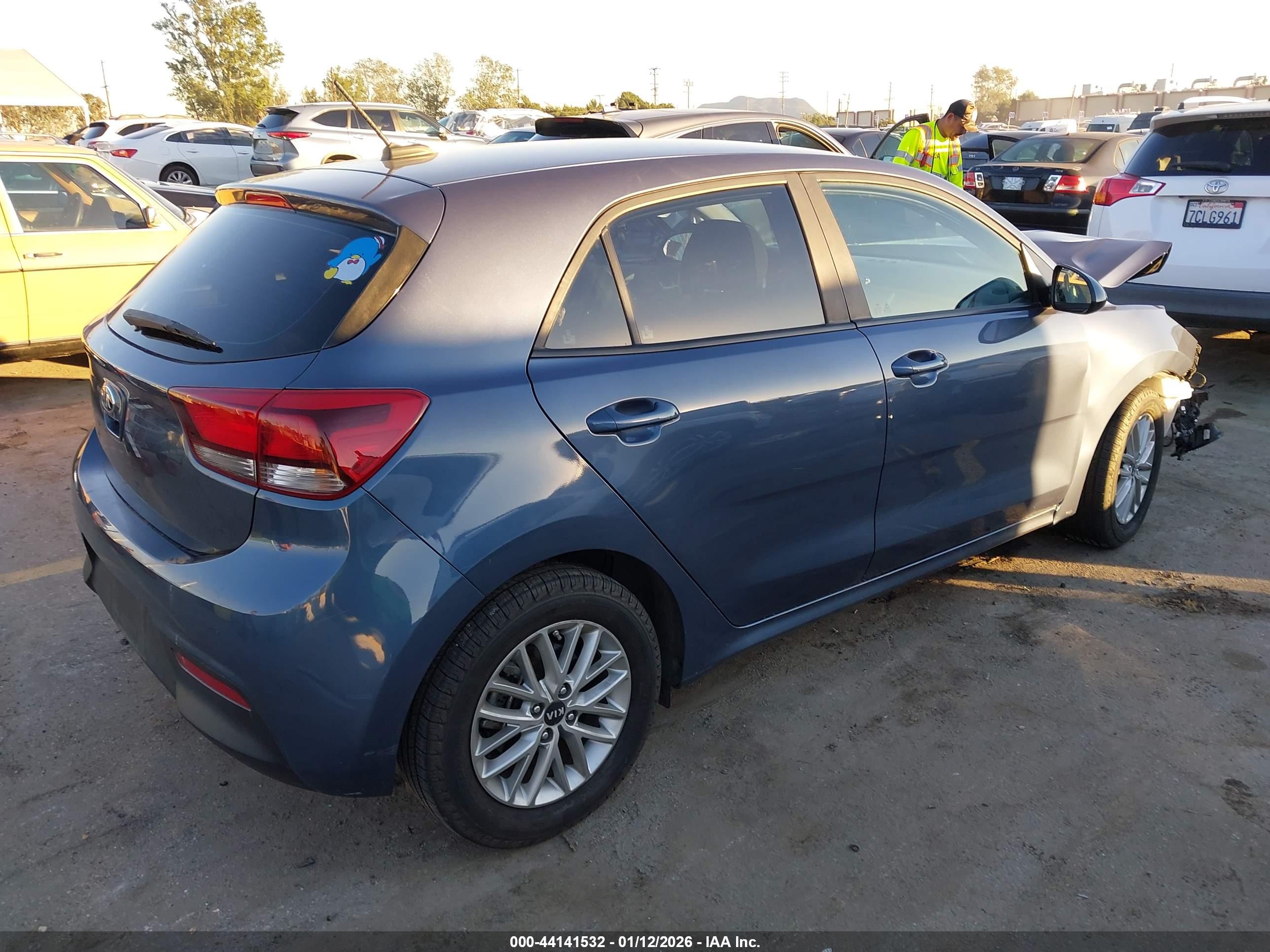 KIA RIO image 4