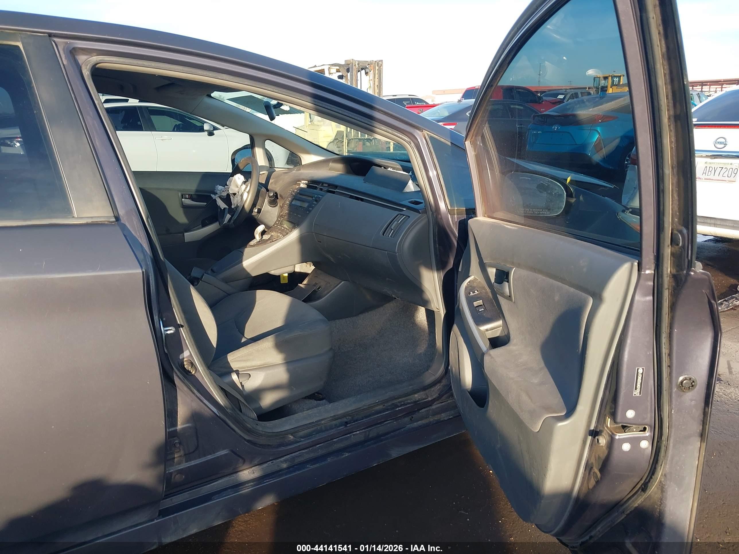 TOYOTA PRIUS image 5