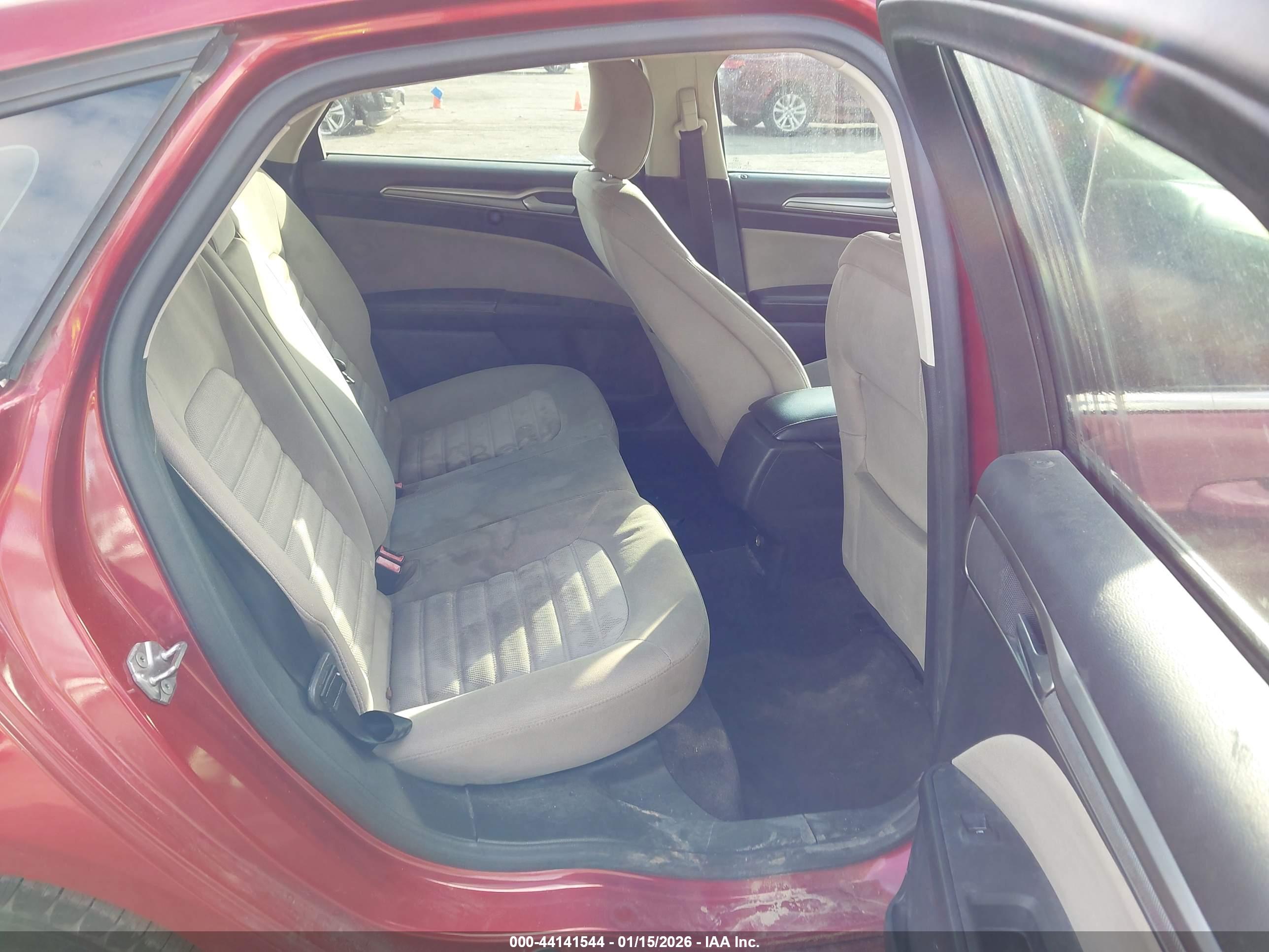 FORD FUSION image 8