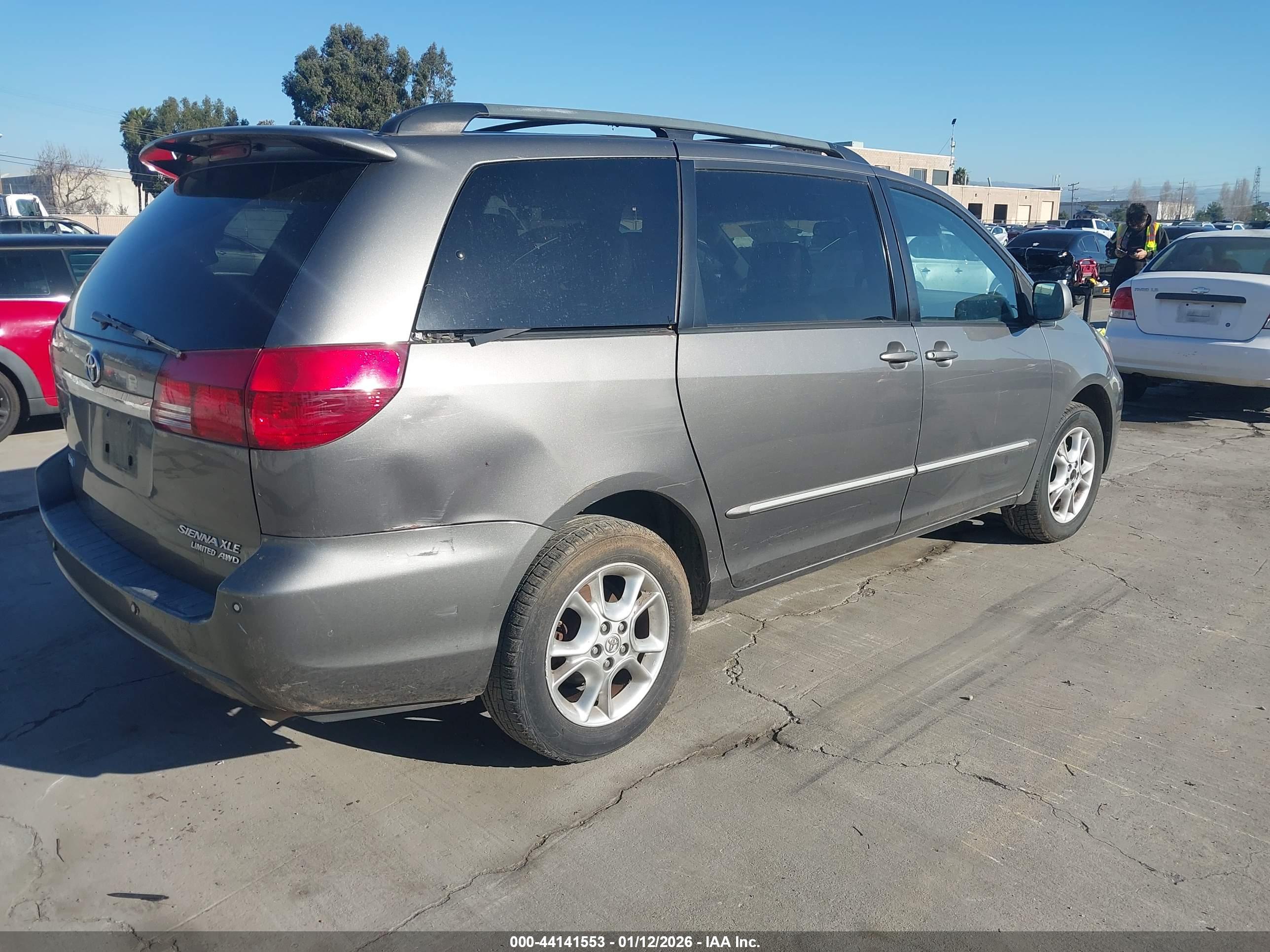 TOYOTA SIENNA image 4