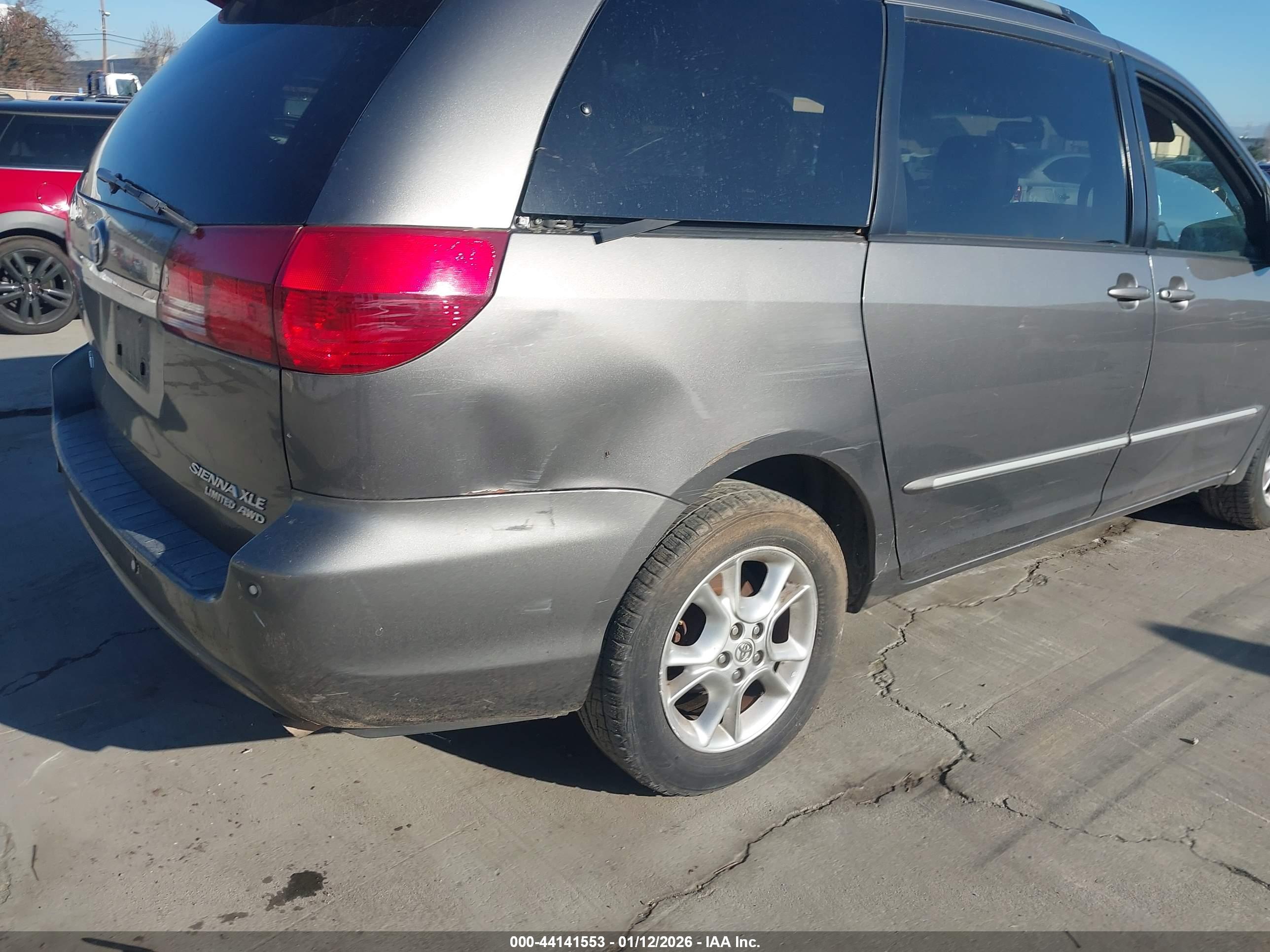 TOYOTA SIENNA image 6