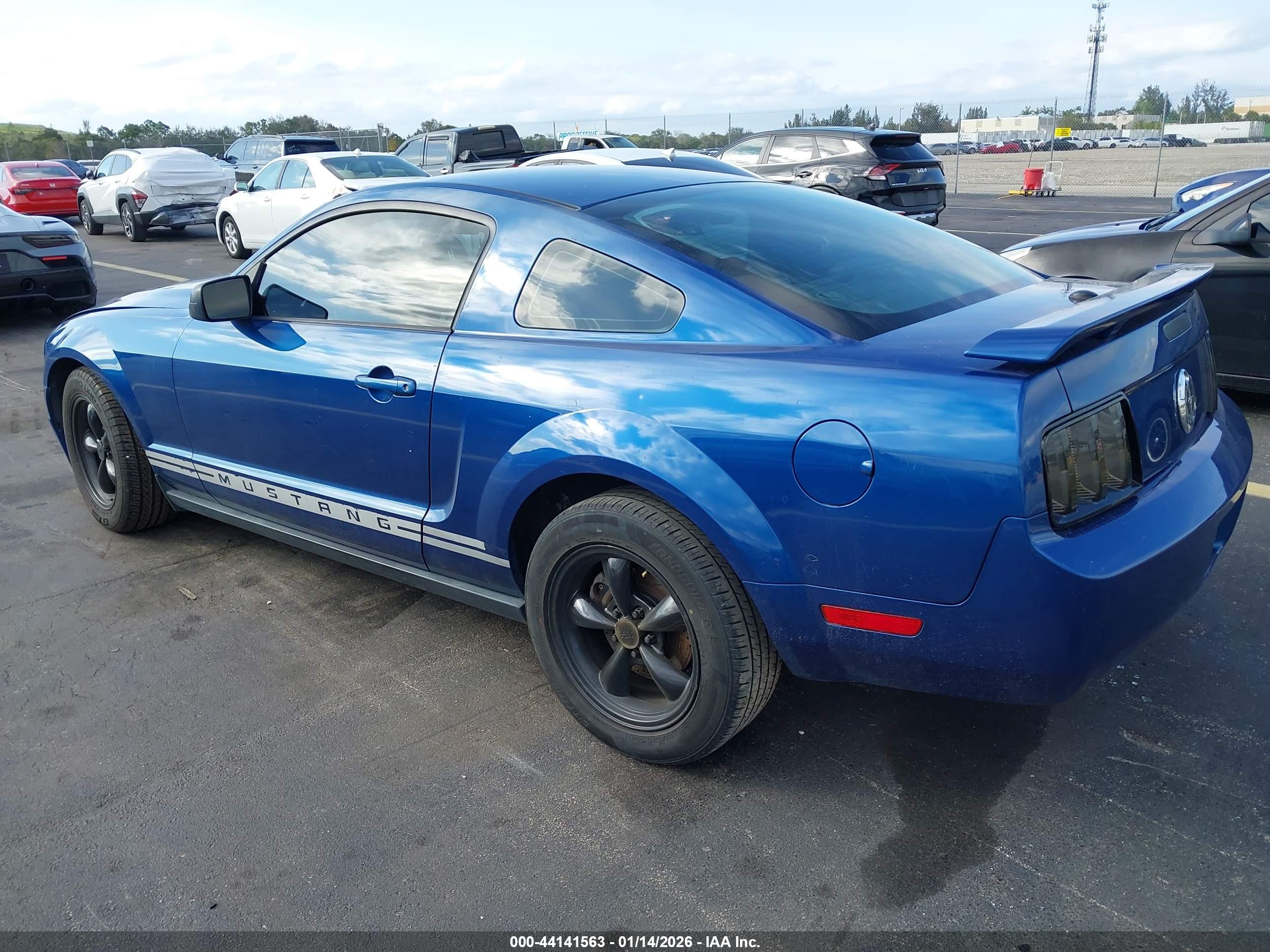 FORD MUSTANG image 3