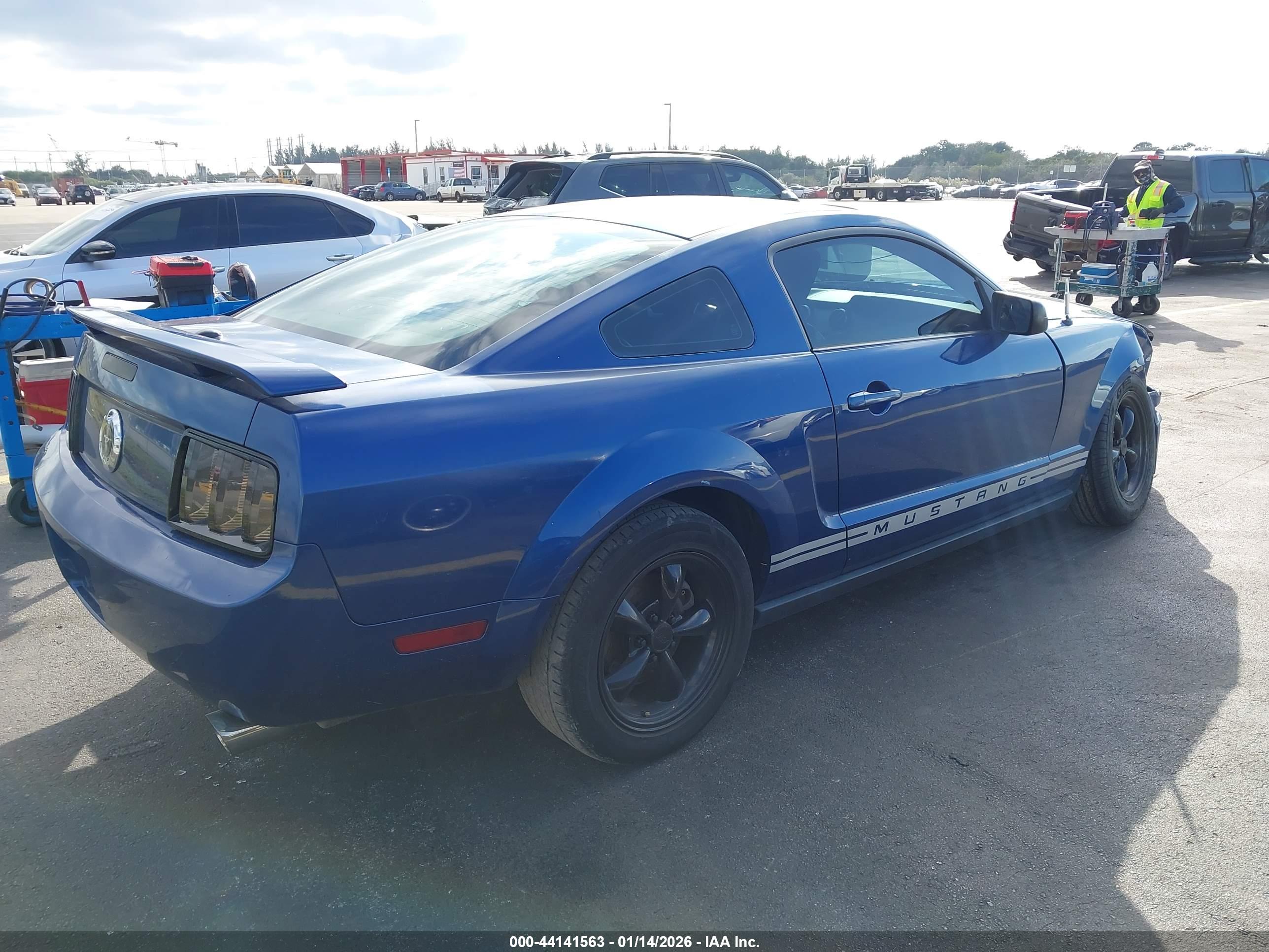 FORD MUSTANG image 4