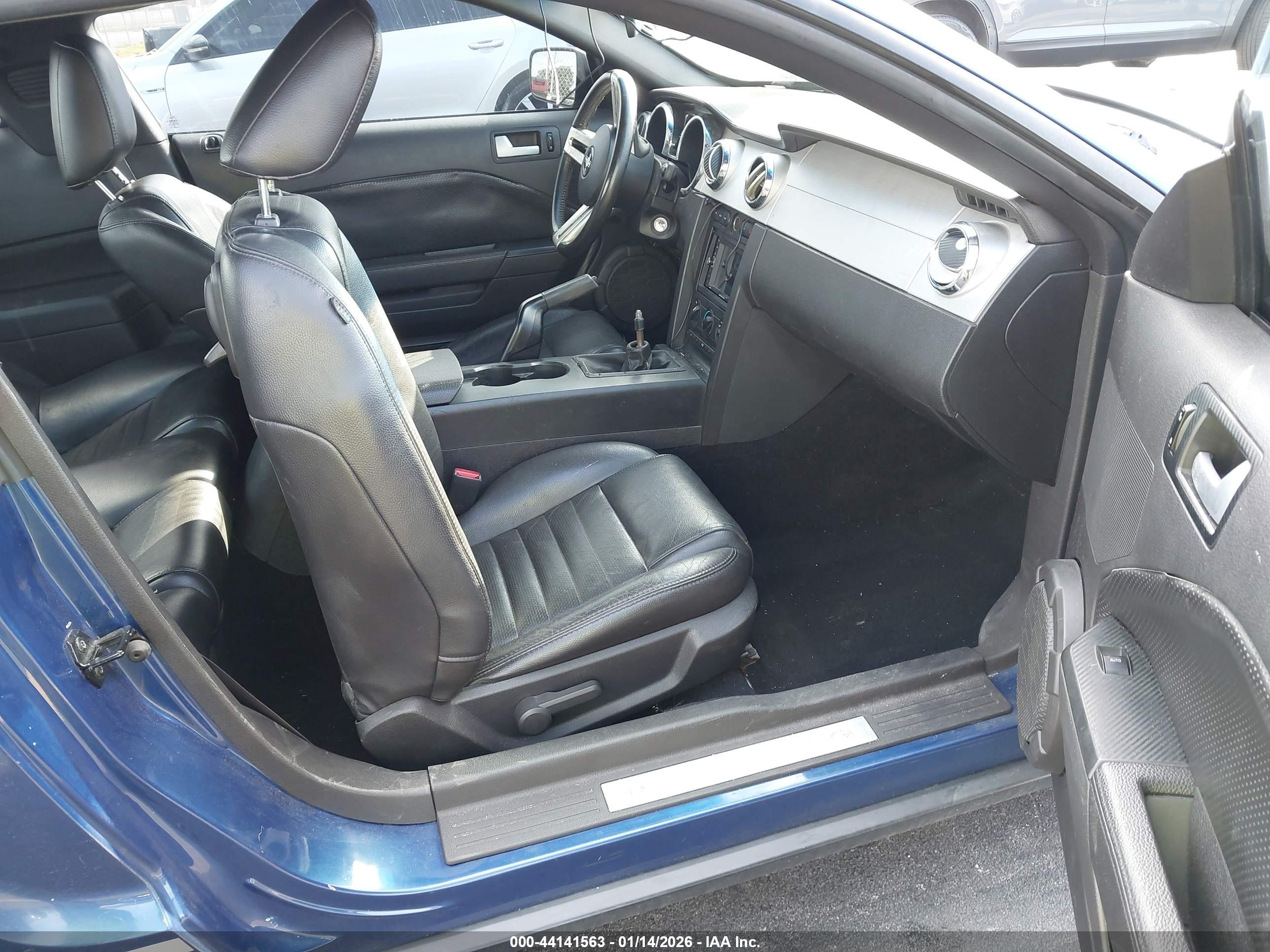 FORD MUSTANG image 5