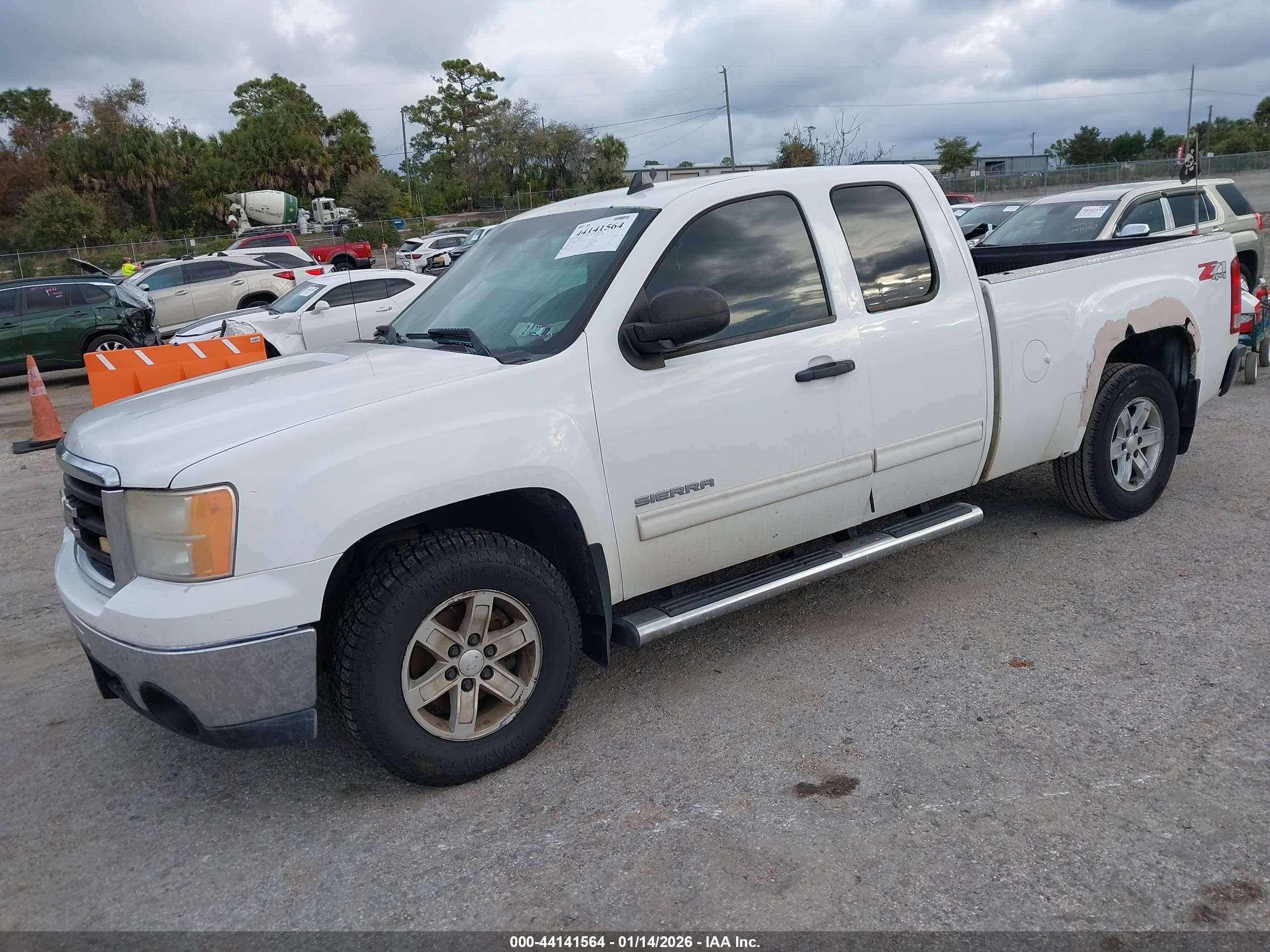 GMC SIERRA image 2