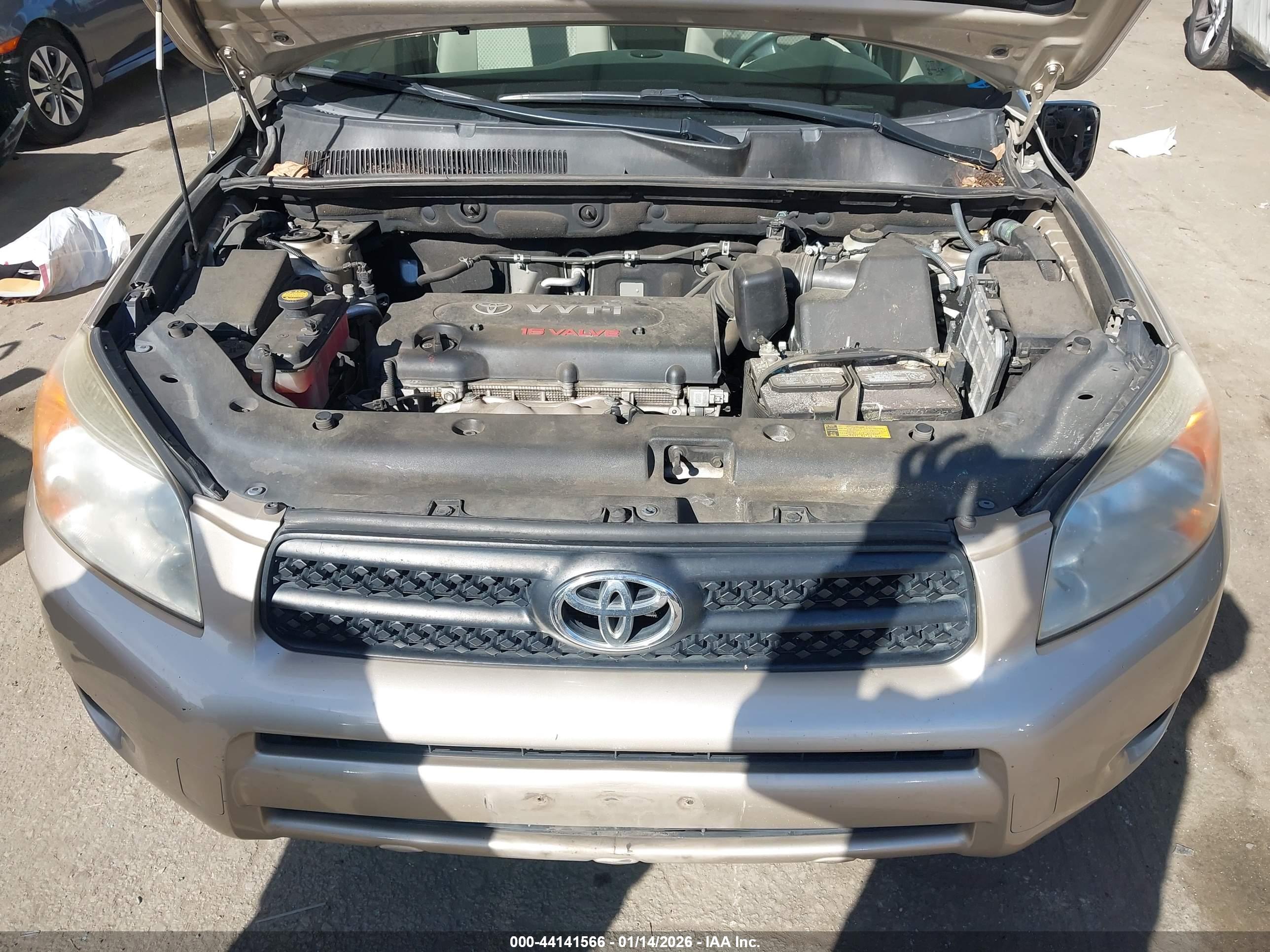 TOYOTA RAV4 image 10