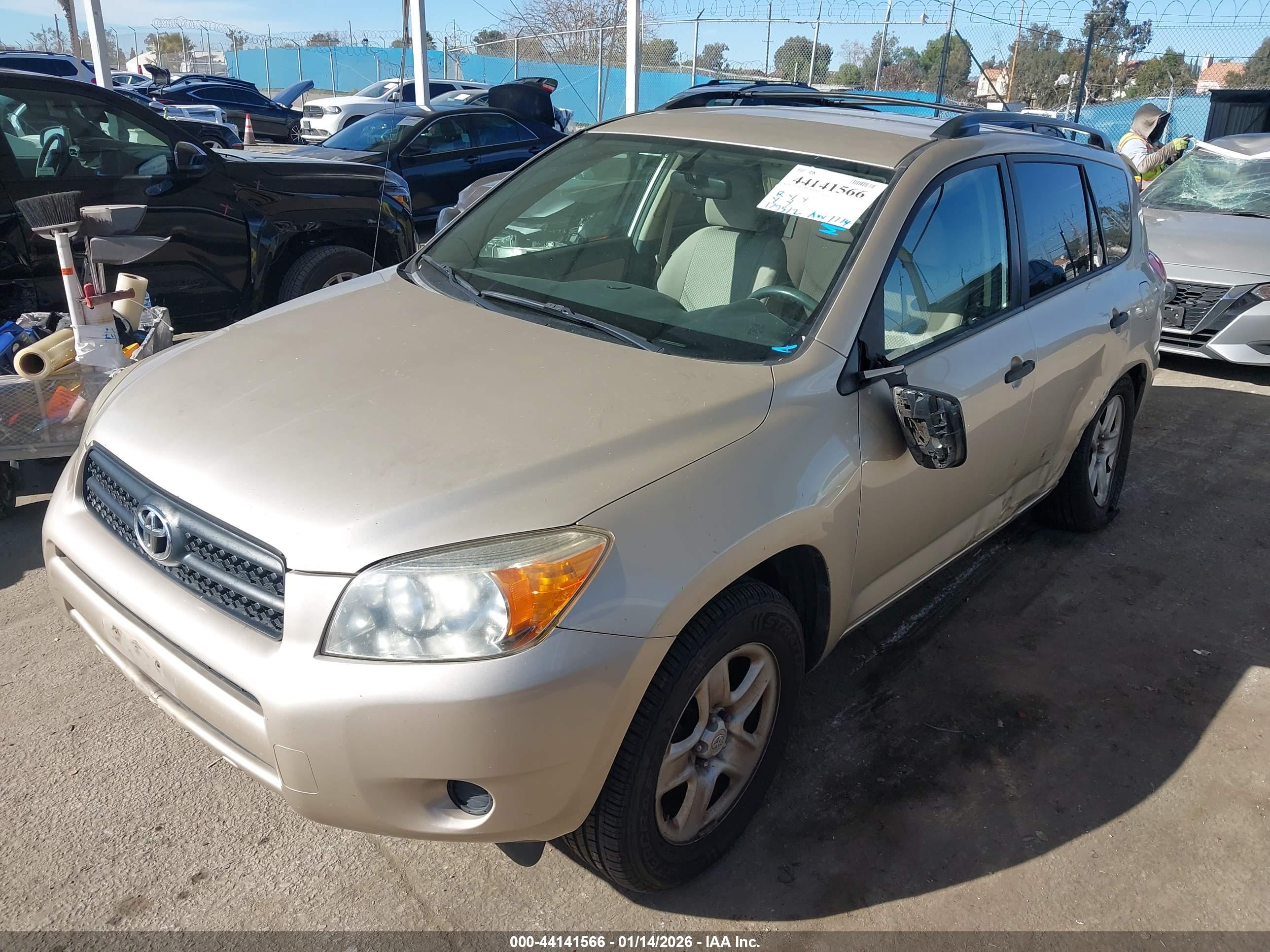 TOYOTA RAV4 image 2