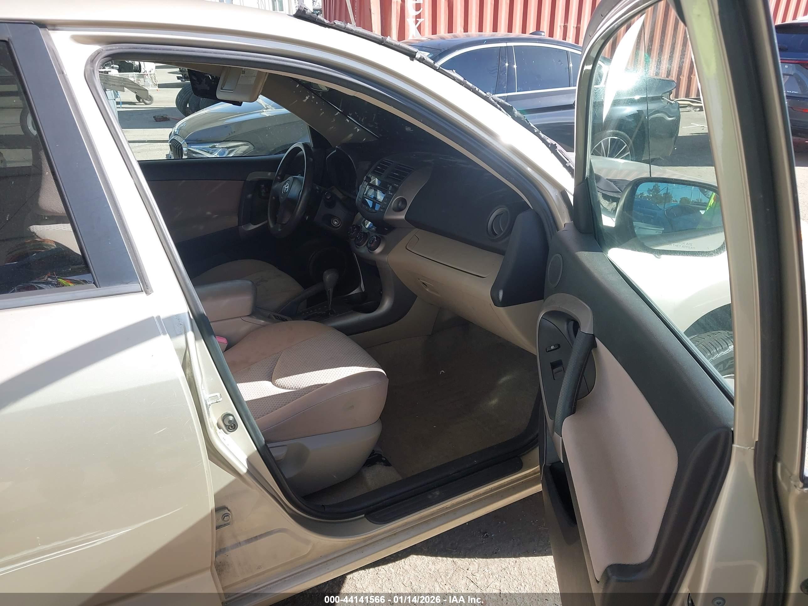 TOYOTA RAV4 image 5