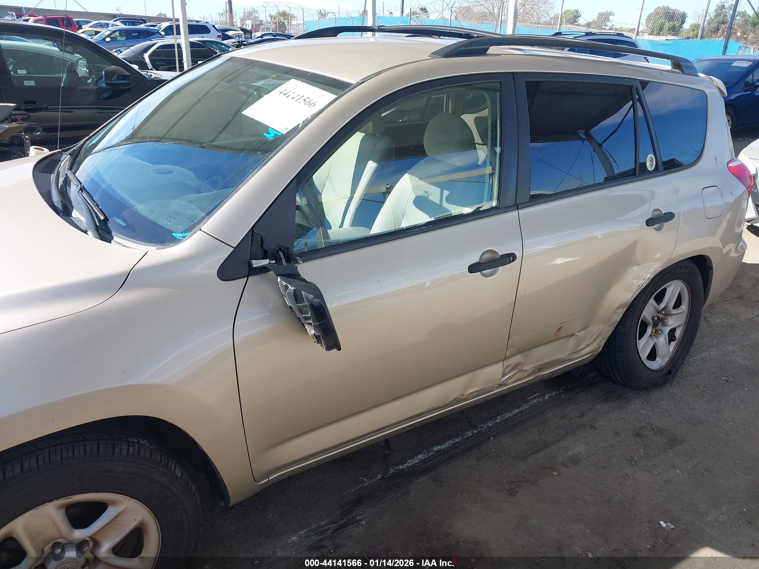 TOYOTA RAV4 image 6