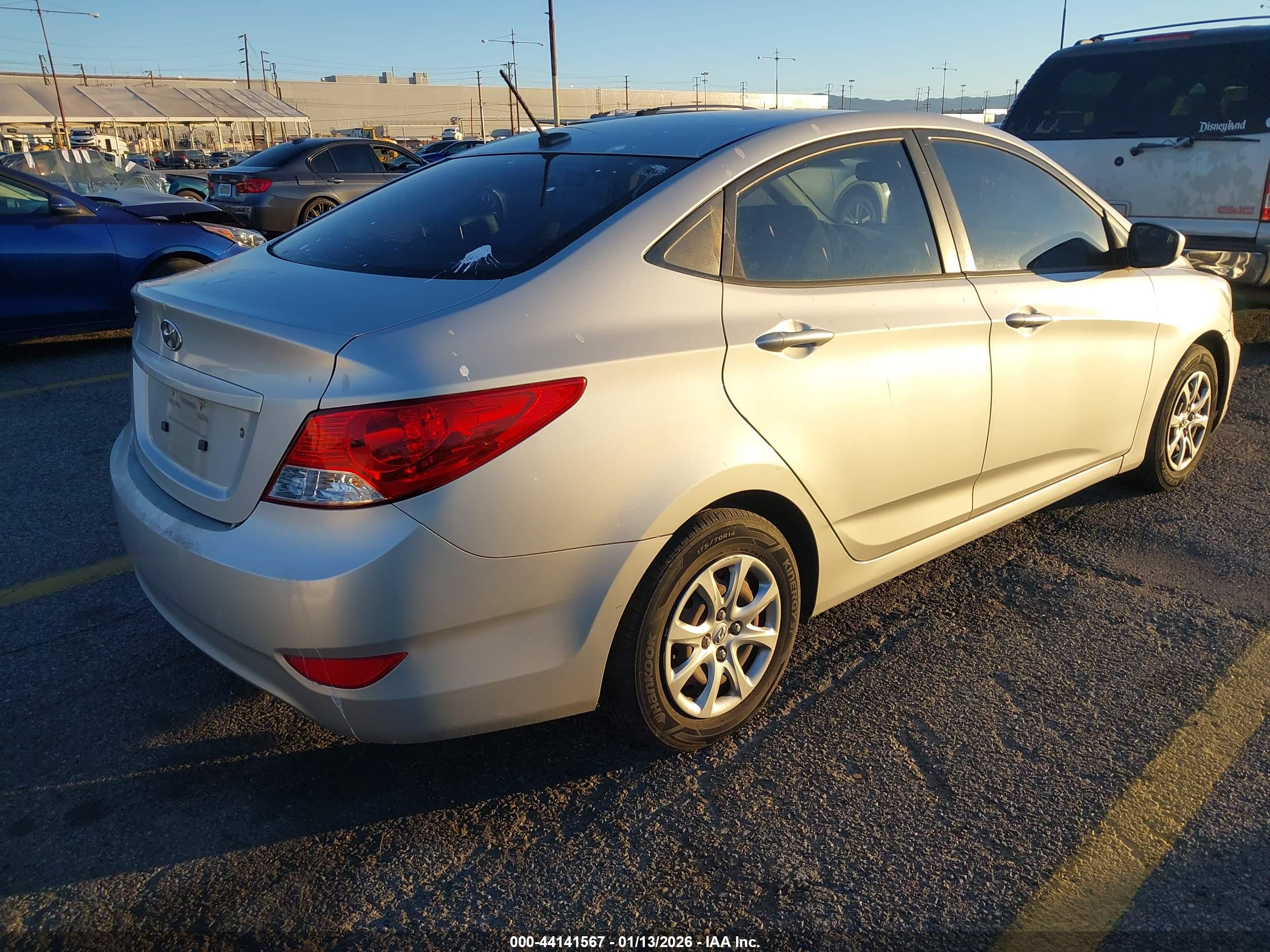 HYUNDAI ACCENT image 4
