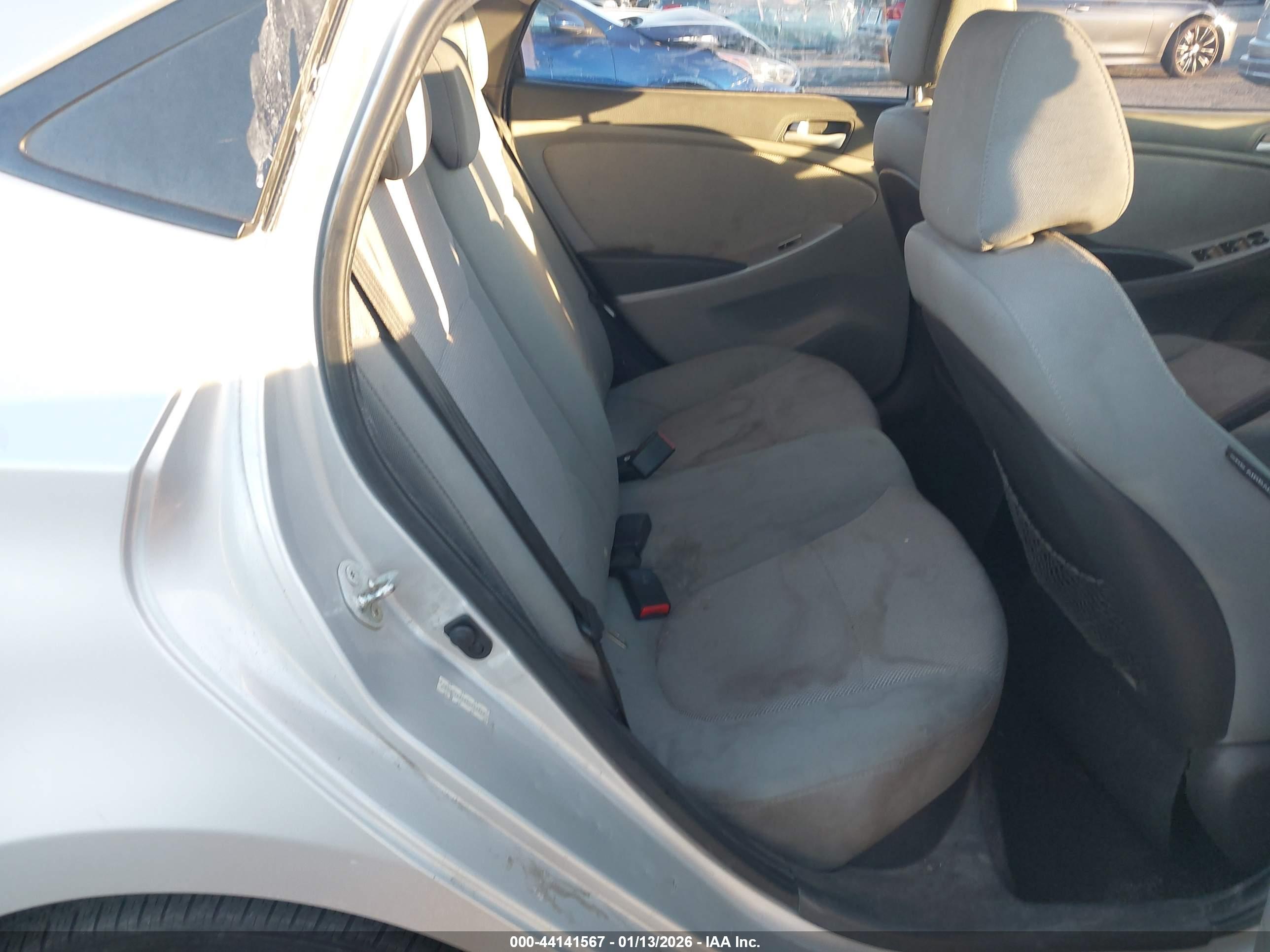 HYUNDAI ACCENT image 8