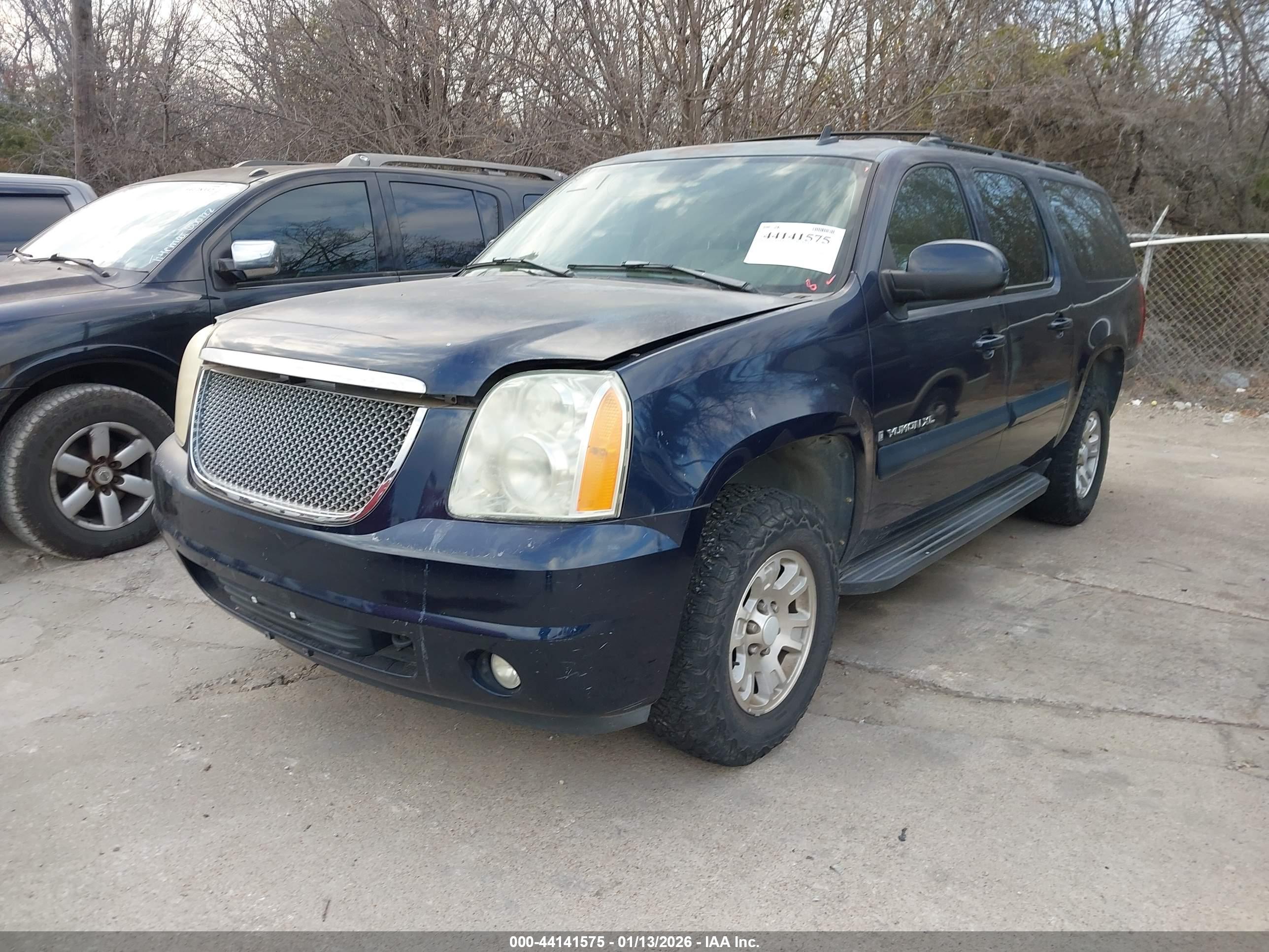 GMC YUKON image 2