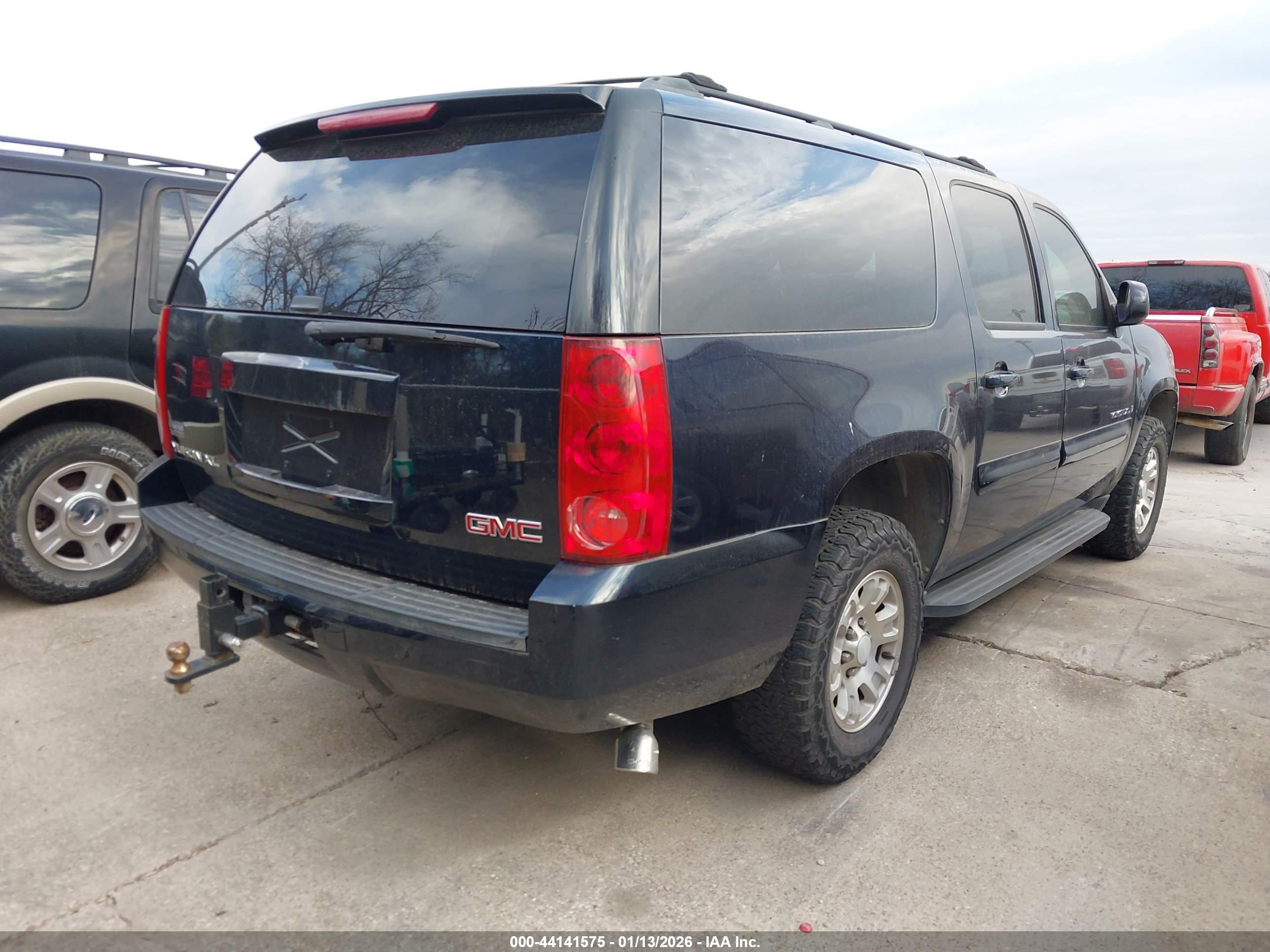 GMC YUKON image 4