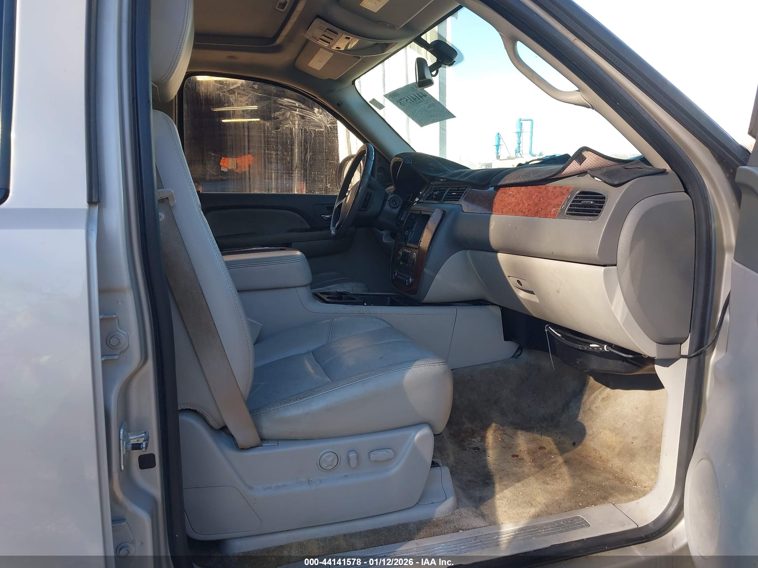 CHEVROLET TAHOE image 5