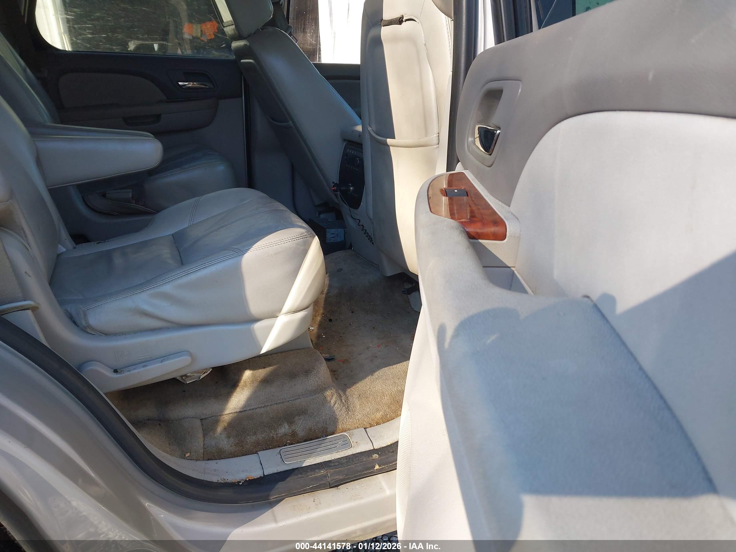 CHEVROLET TAHOE image 8