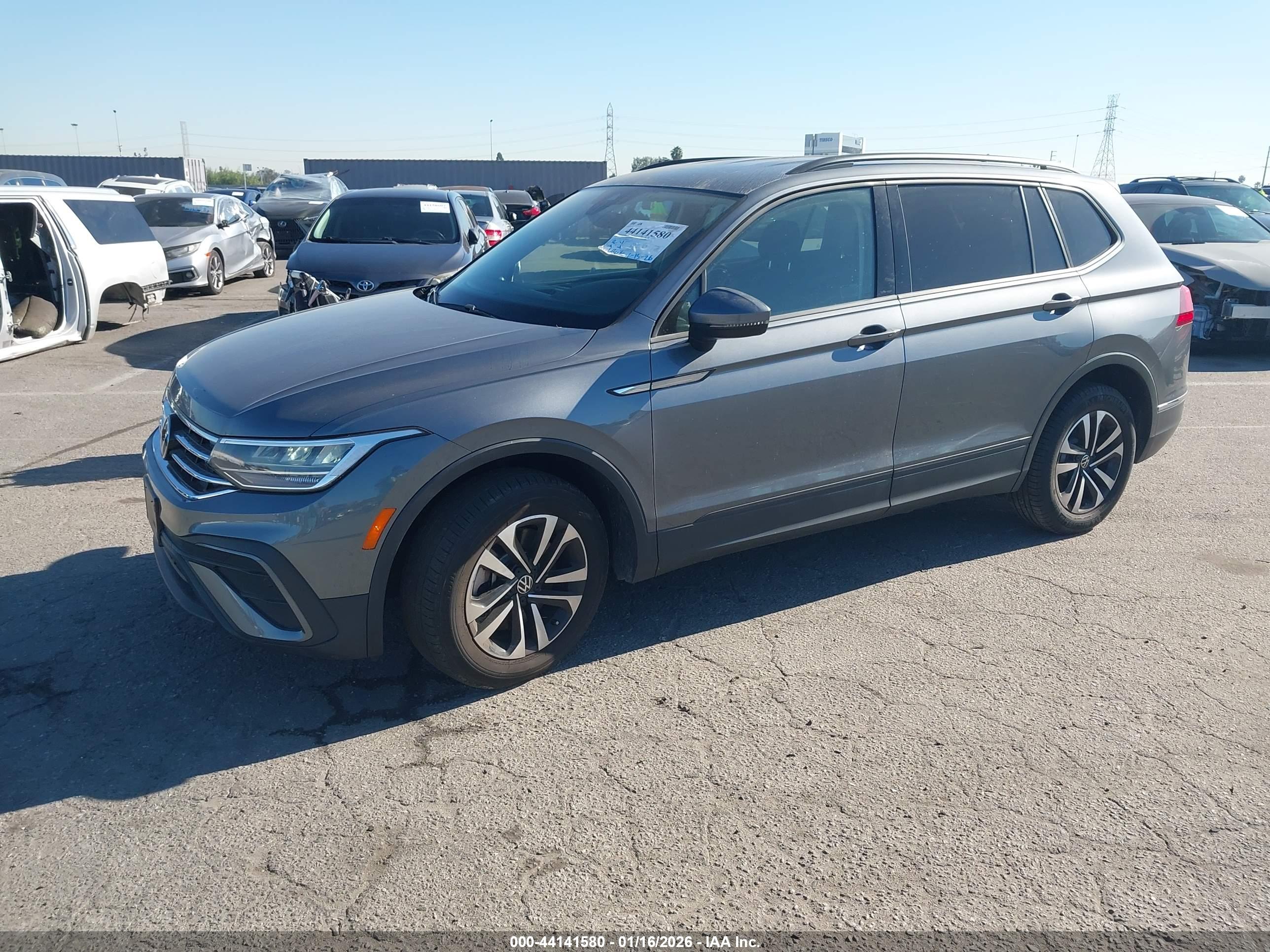 VOLKSWAGEN TIGUAN image 2