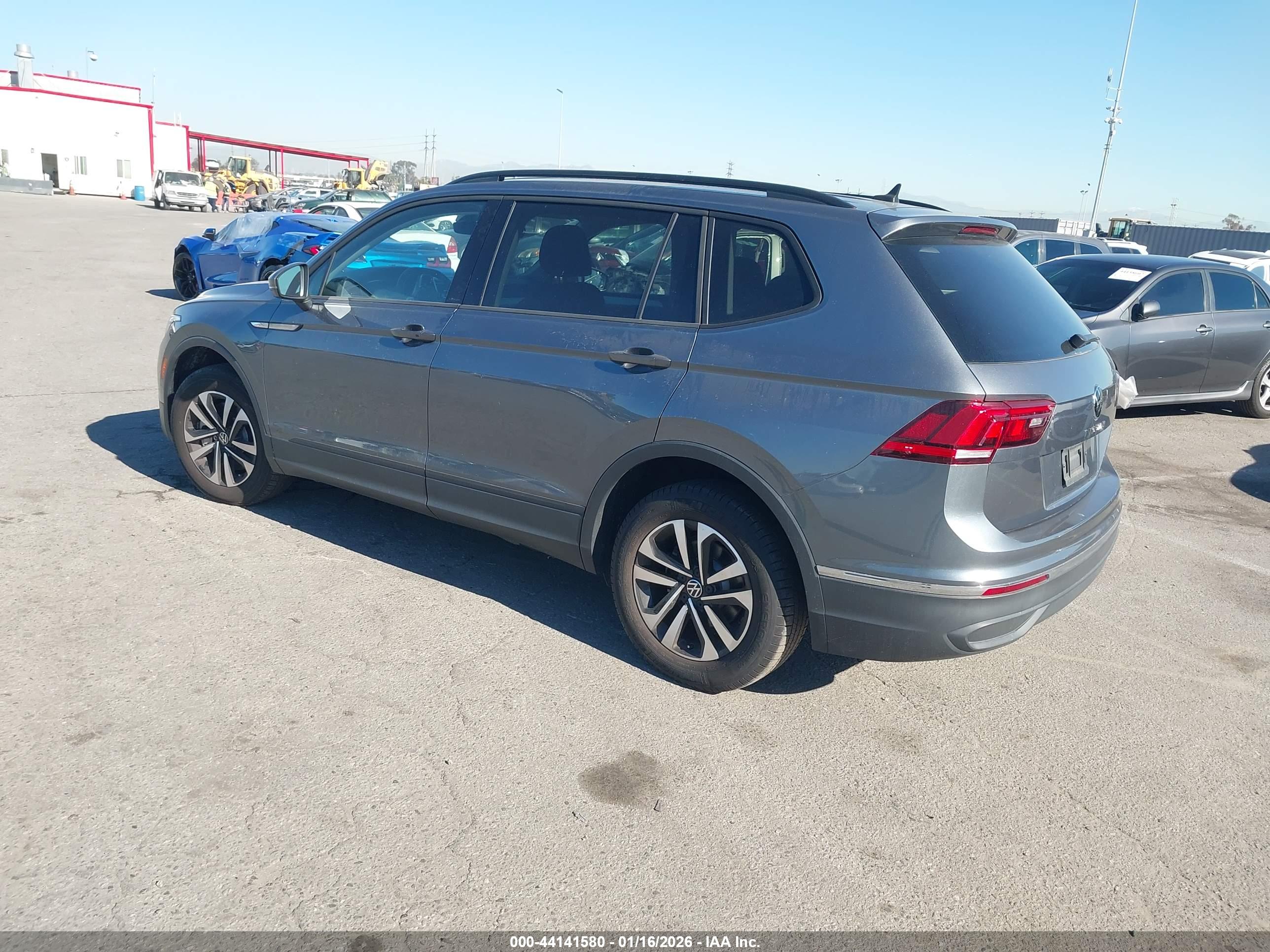VOLKSWAGEN TIGUAN image 3