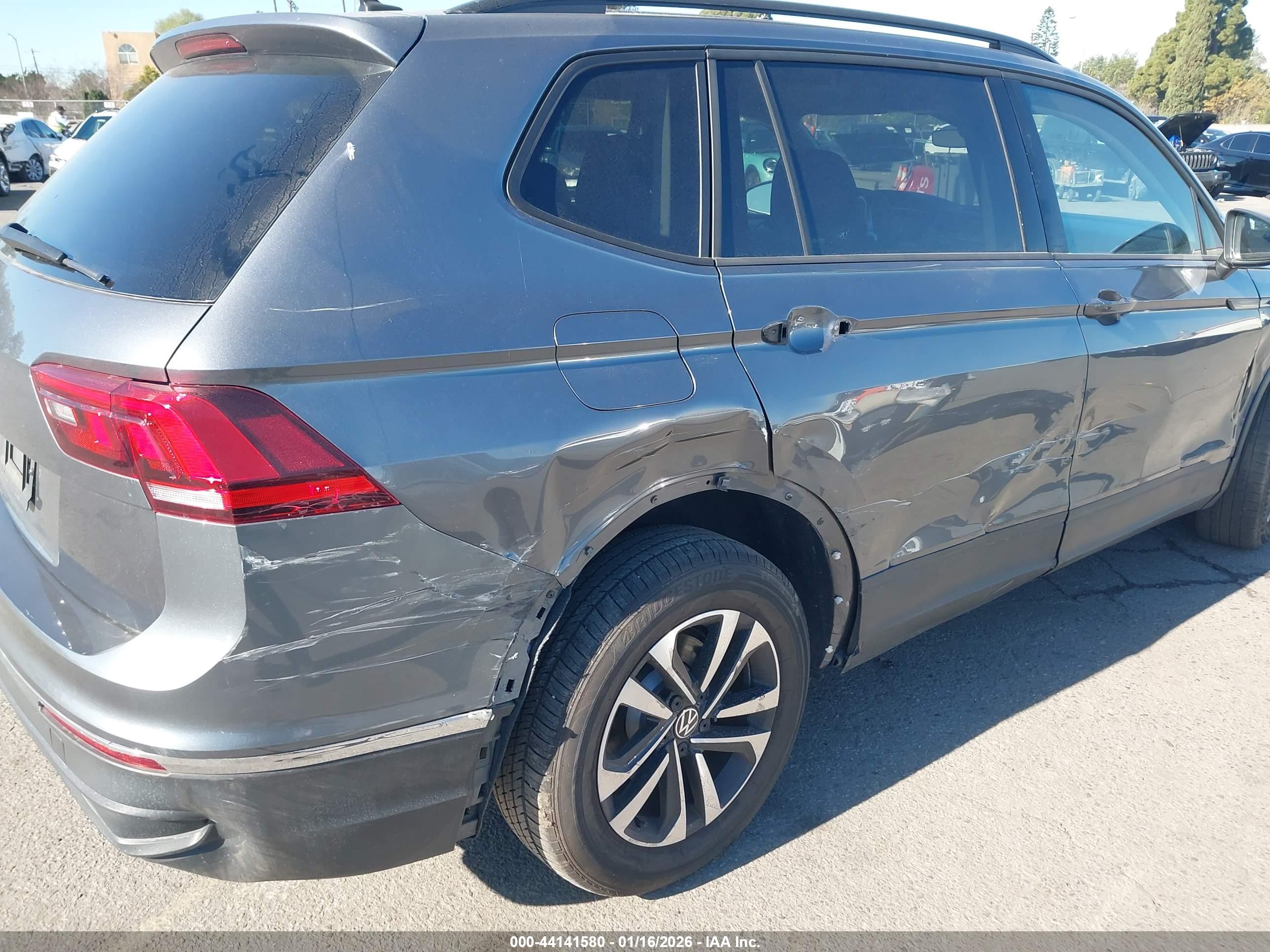 VOLKSWAGEN TIGUAN image 6