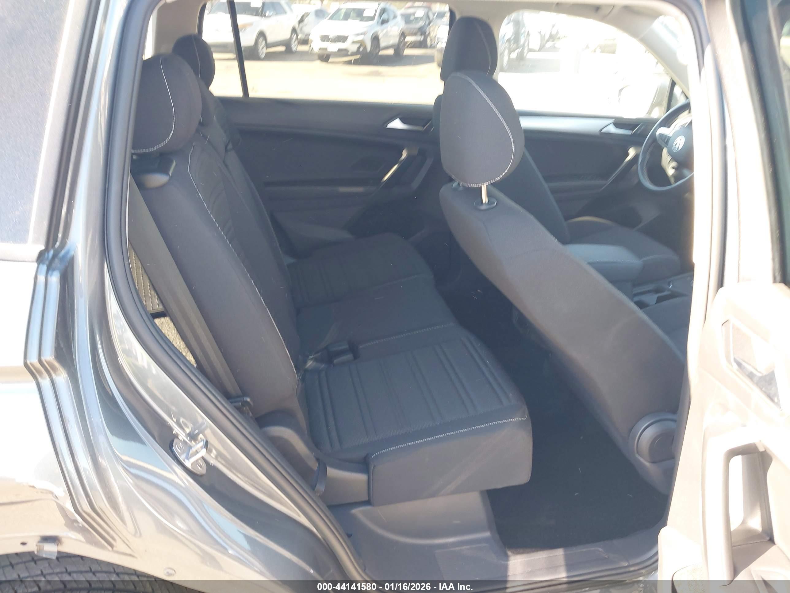 VOLKSWAGEN TIGUAN image 8