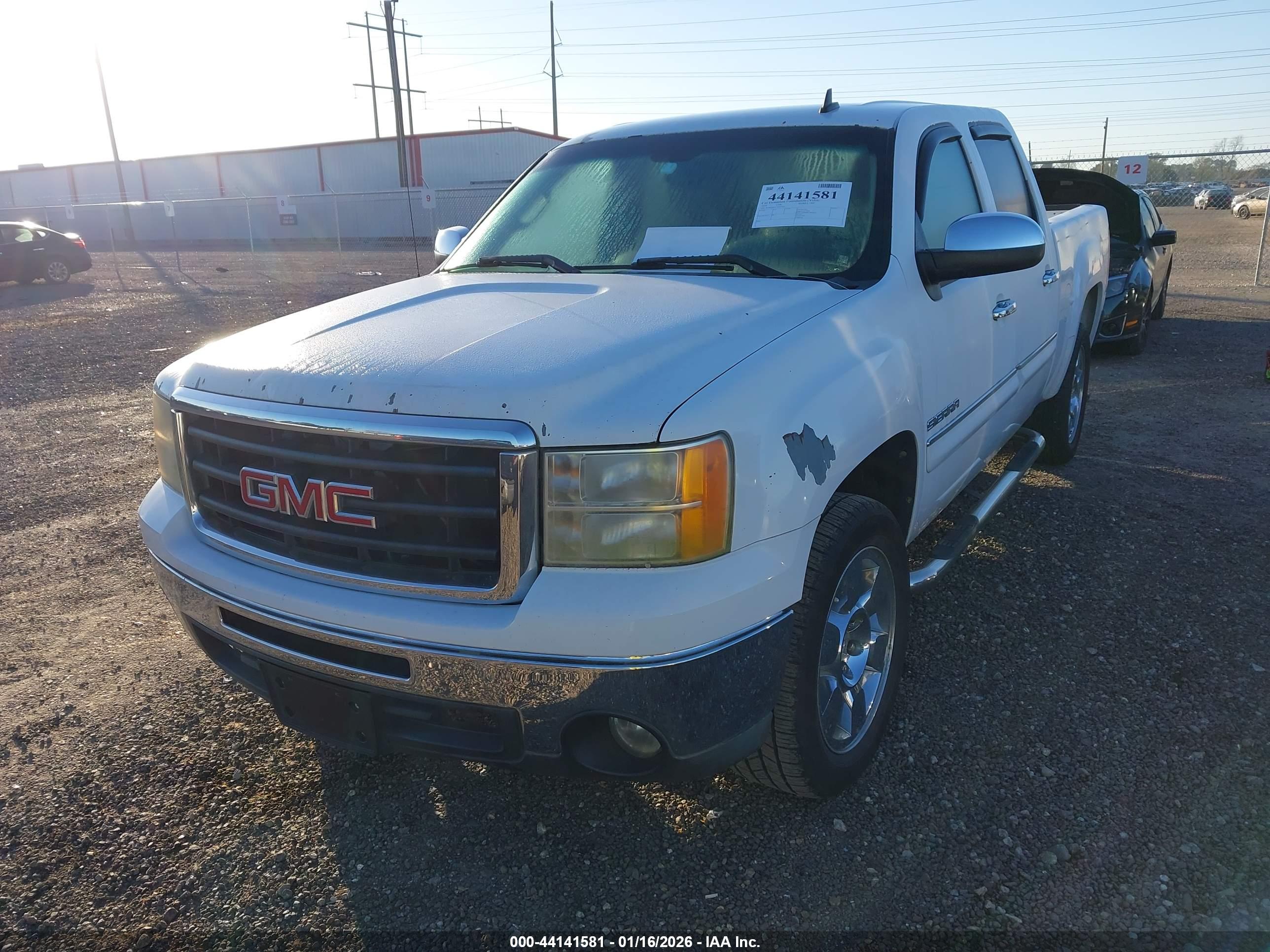 GMC SIERRA image 2