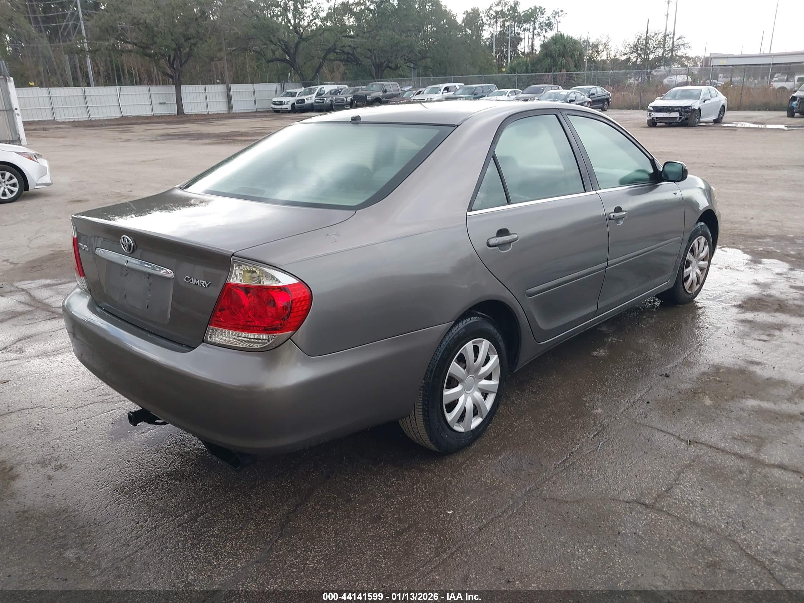 TOYOTA CAMRY image 4