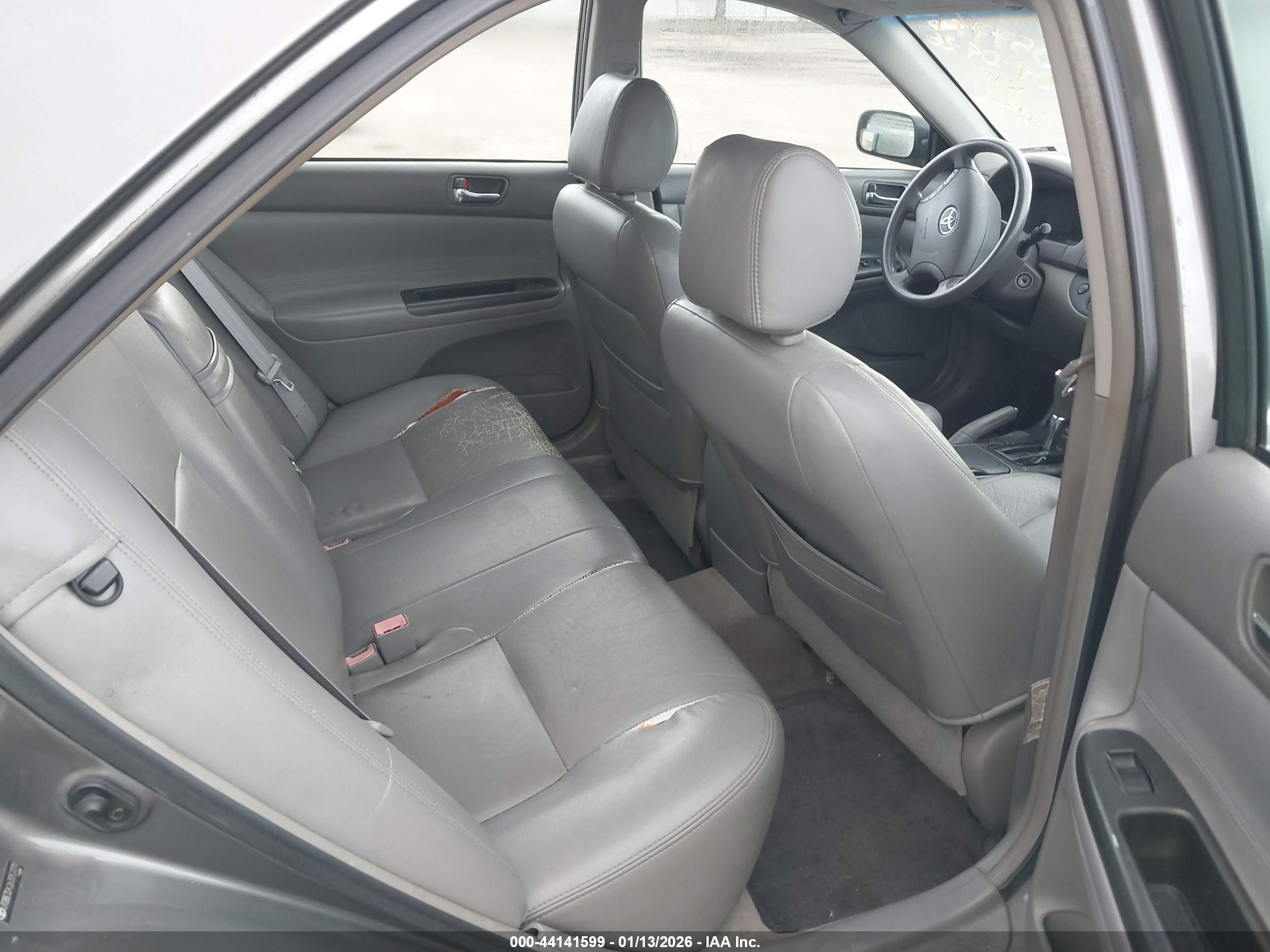 TOYOTA CAMRY image 8