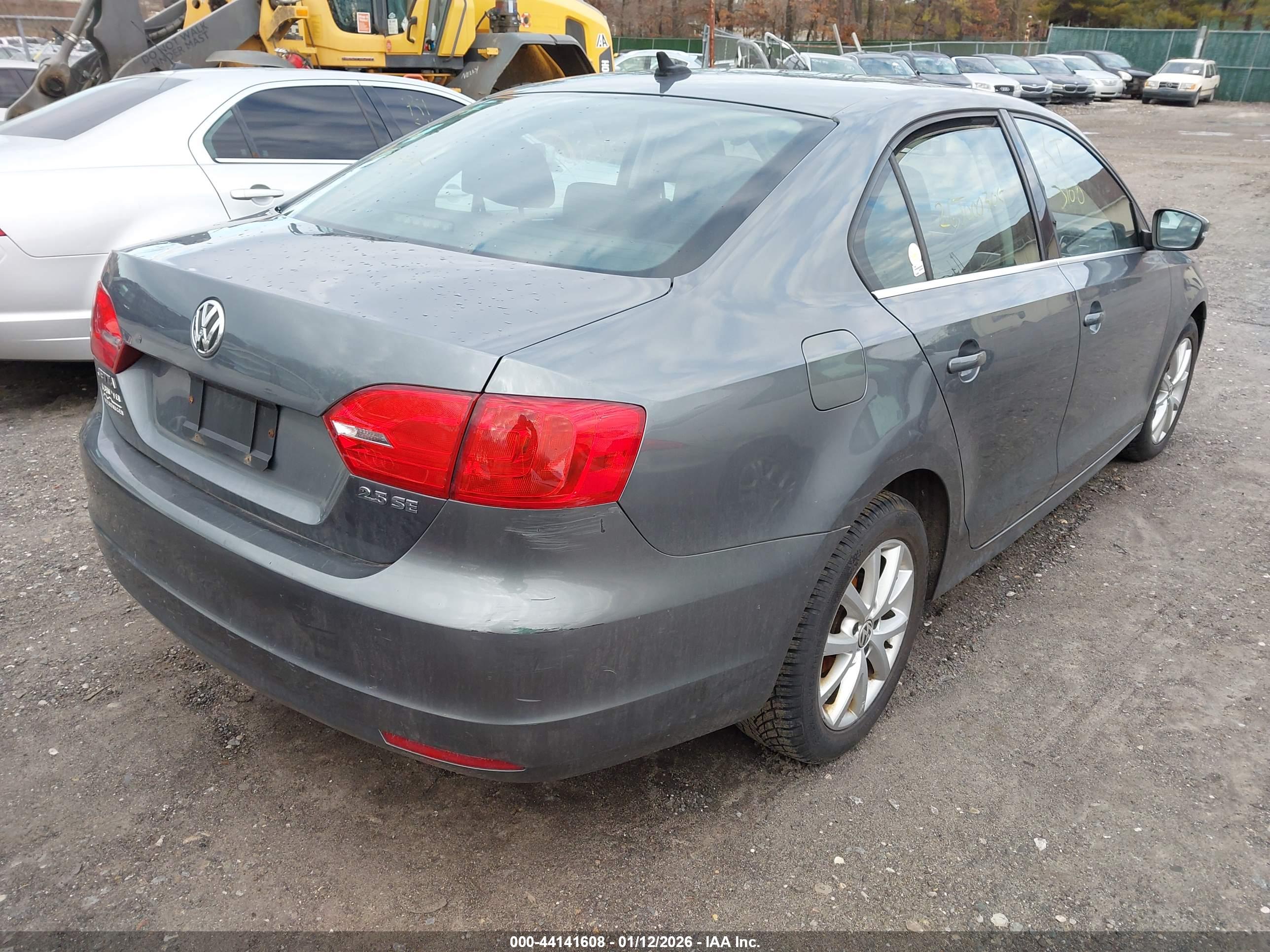 VOLKSWAGEN JETTA image 4