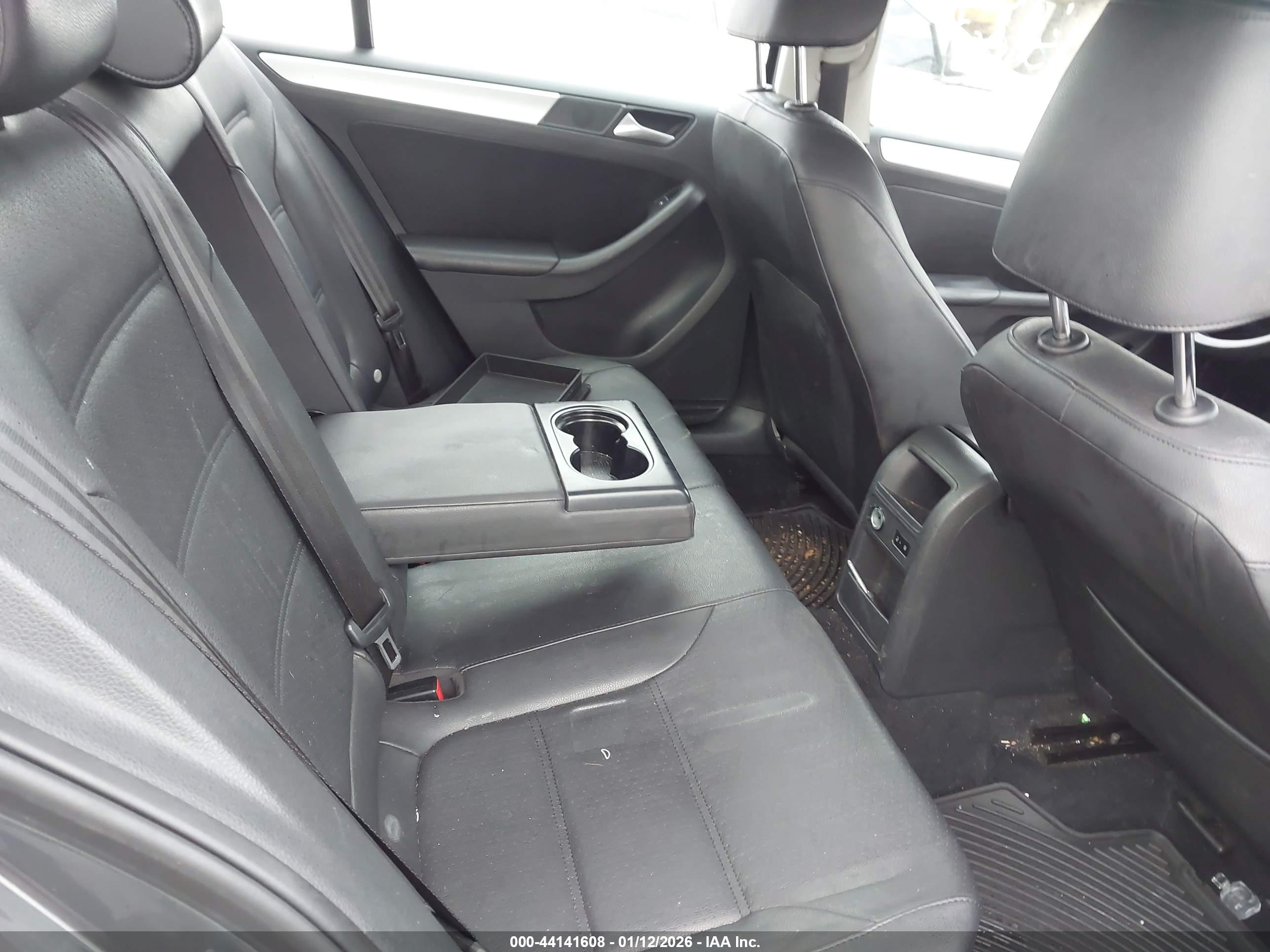 VOLKSWAGEN JETTA image 8