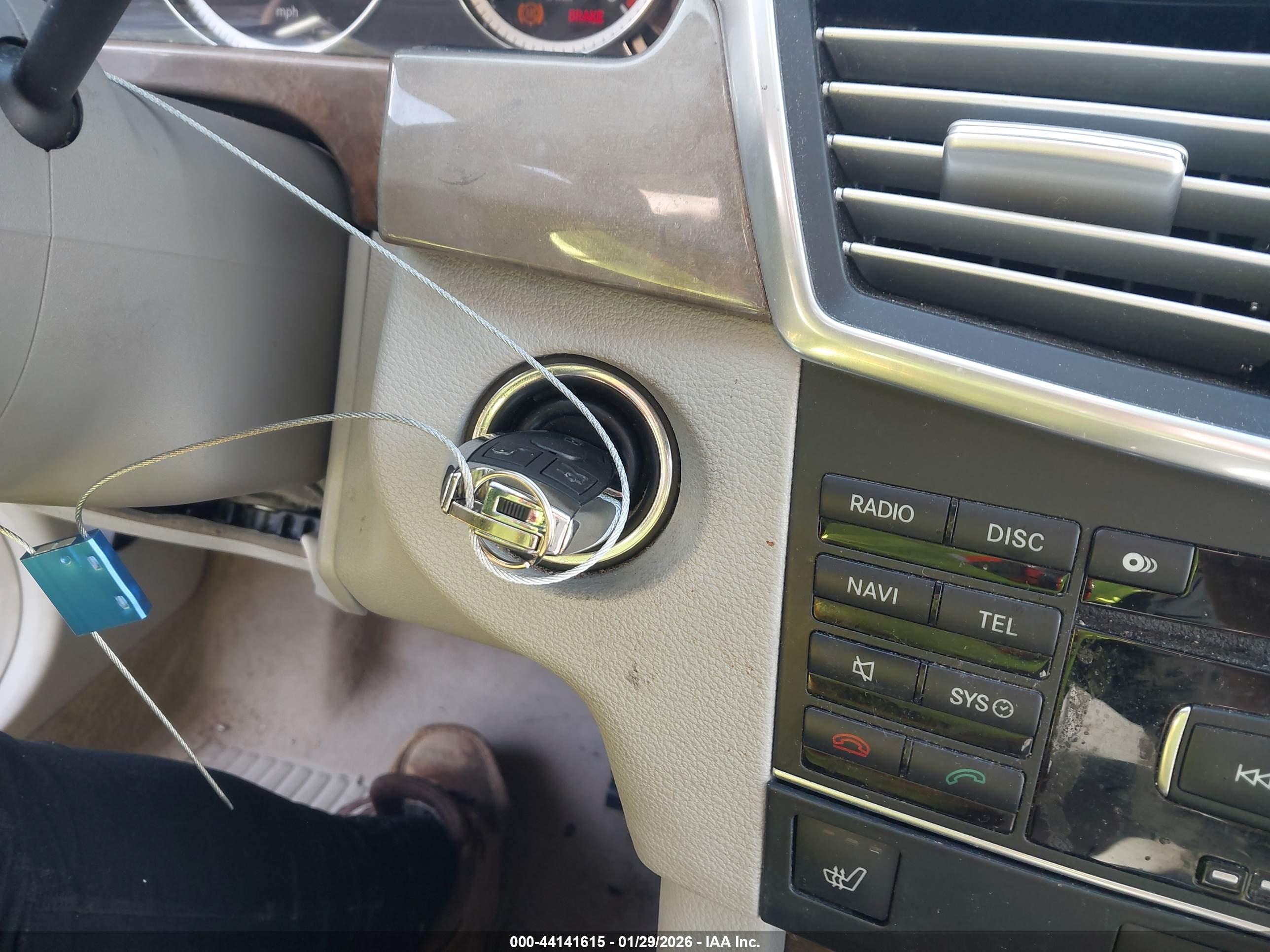 MERCEDES-BENZ E image 11