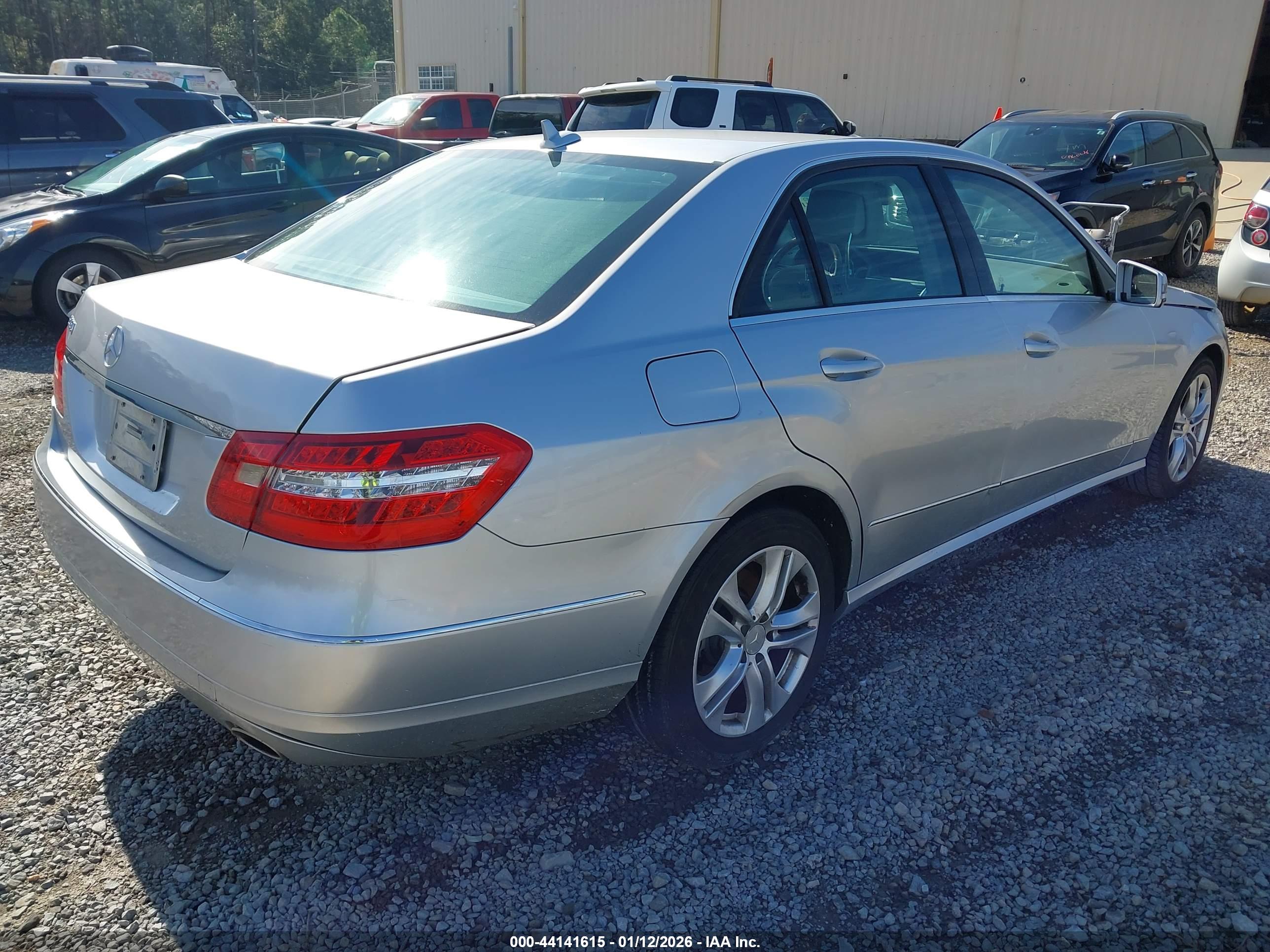 MERCEDES-BENZ E image 4