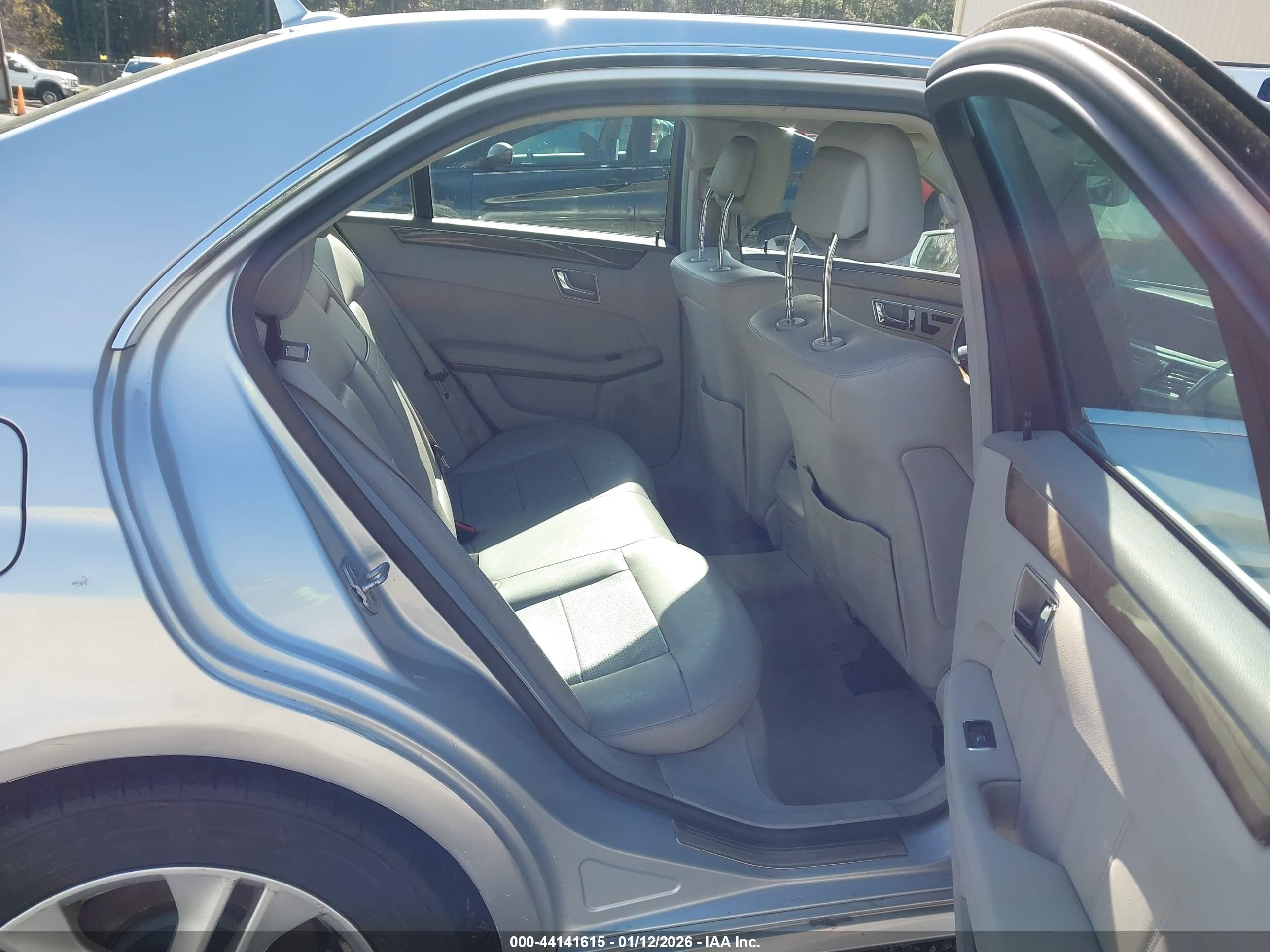 MERCEDES-BENZ E image 8
