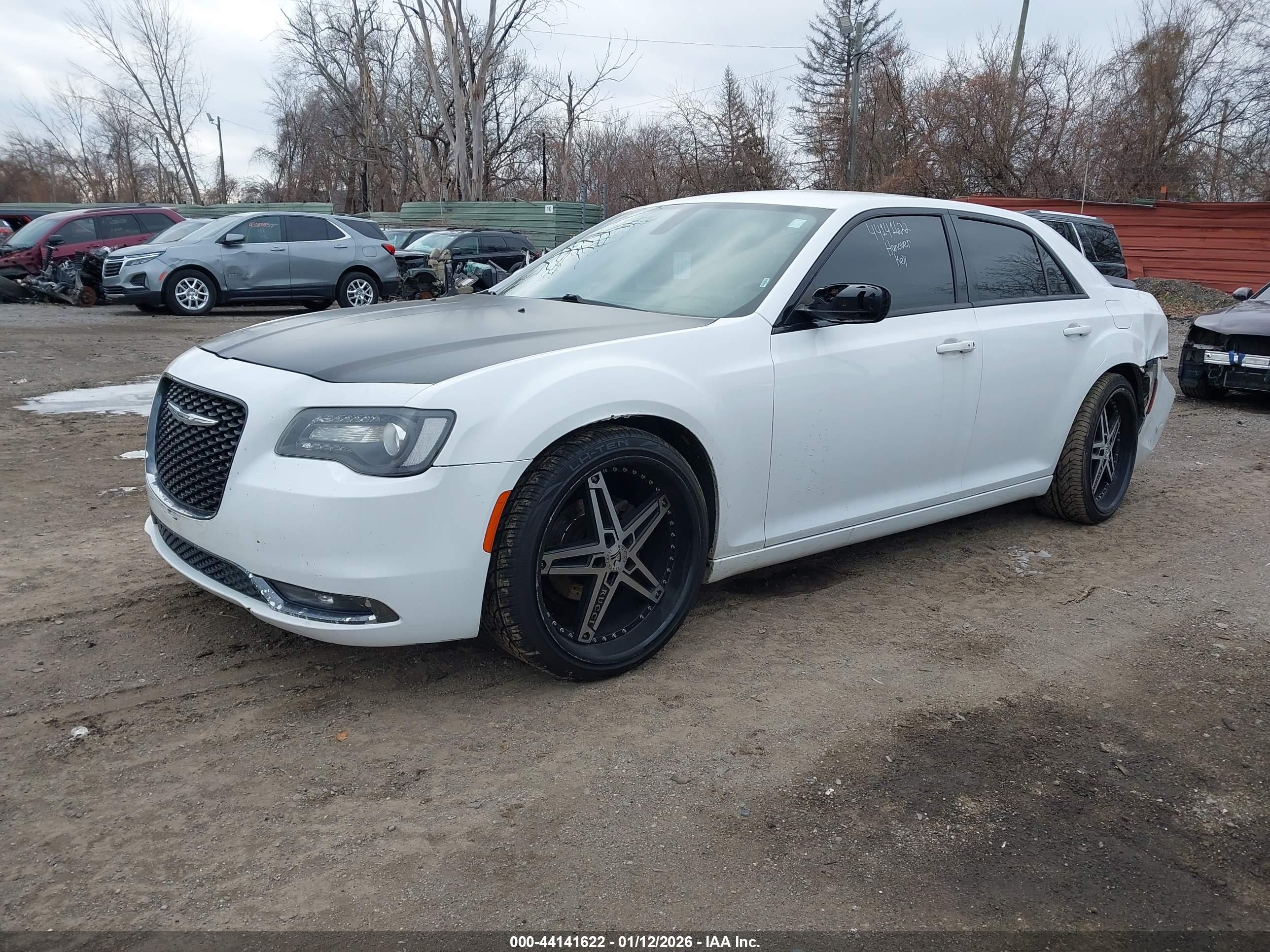 CHRYSLER 300 image 2