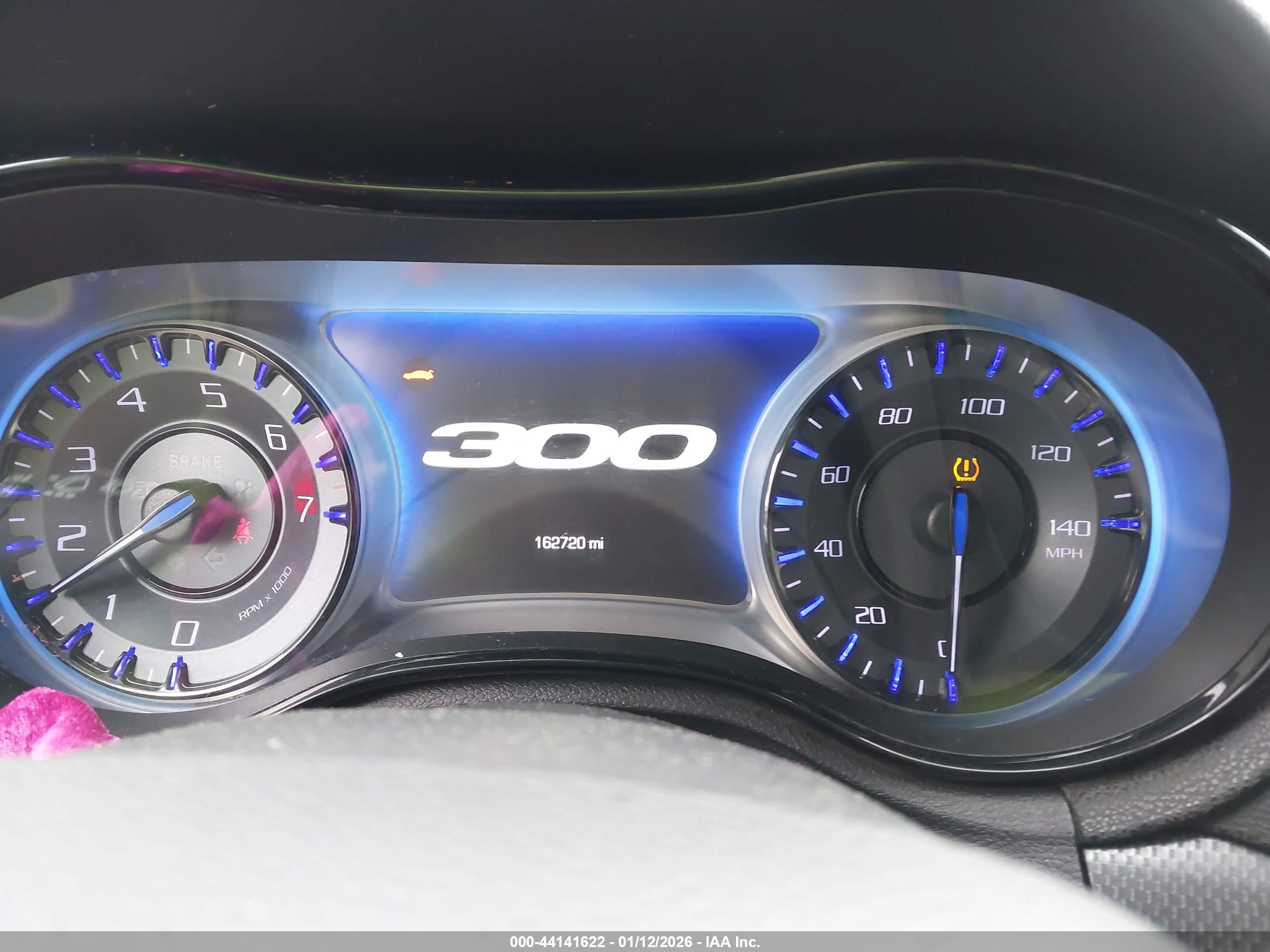 CHRYSLER 300 image 7