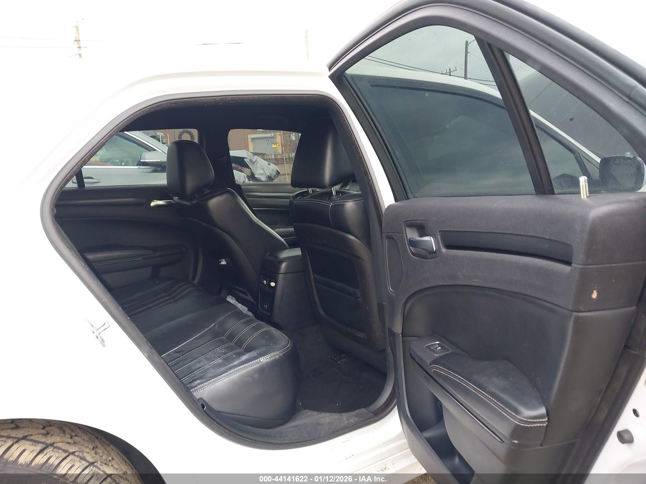 CHRYSLER 300 image 8