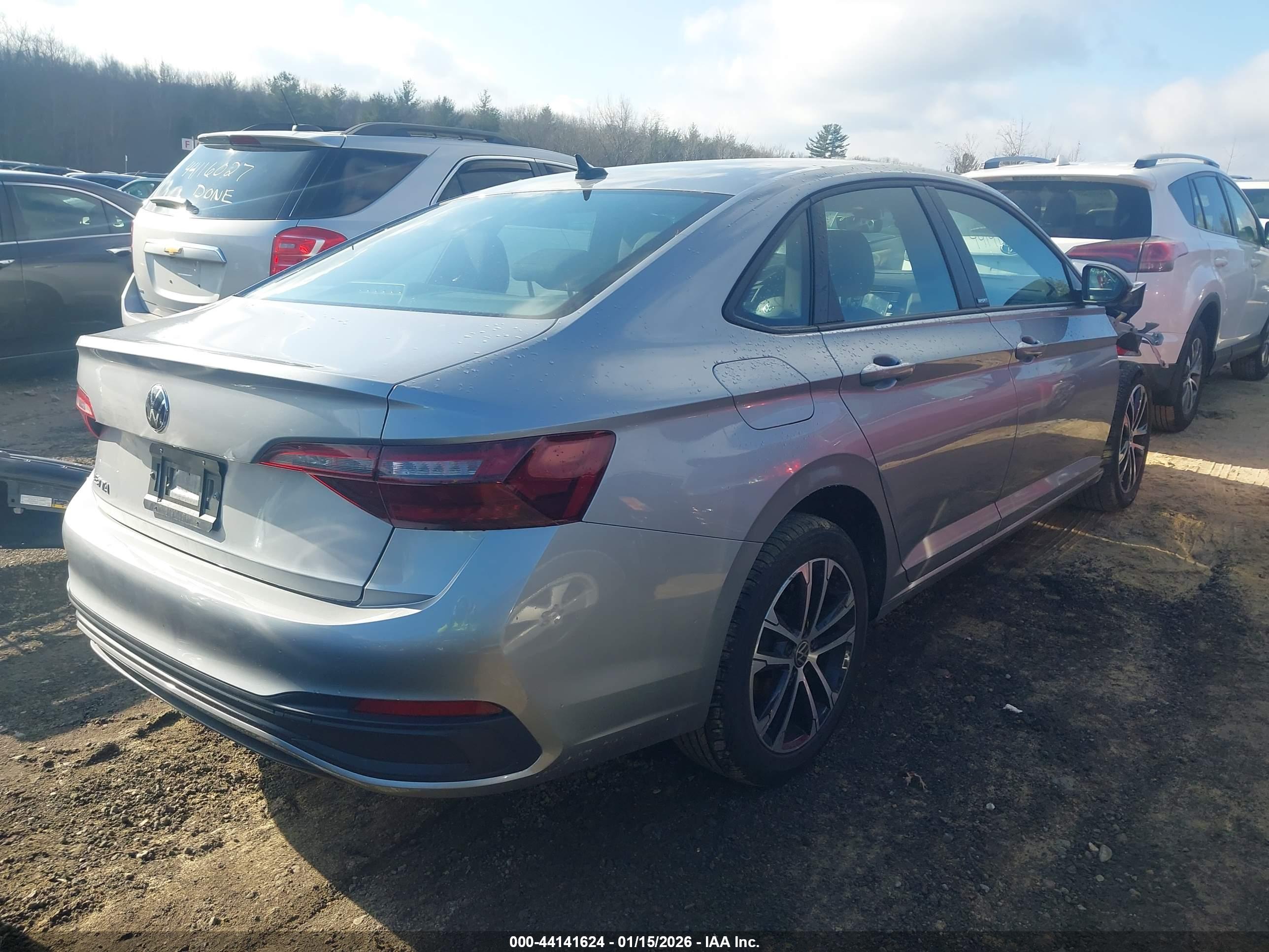 VOLKSWAGEN JETTA image 4