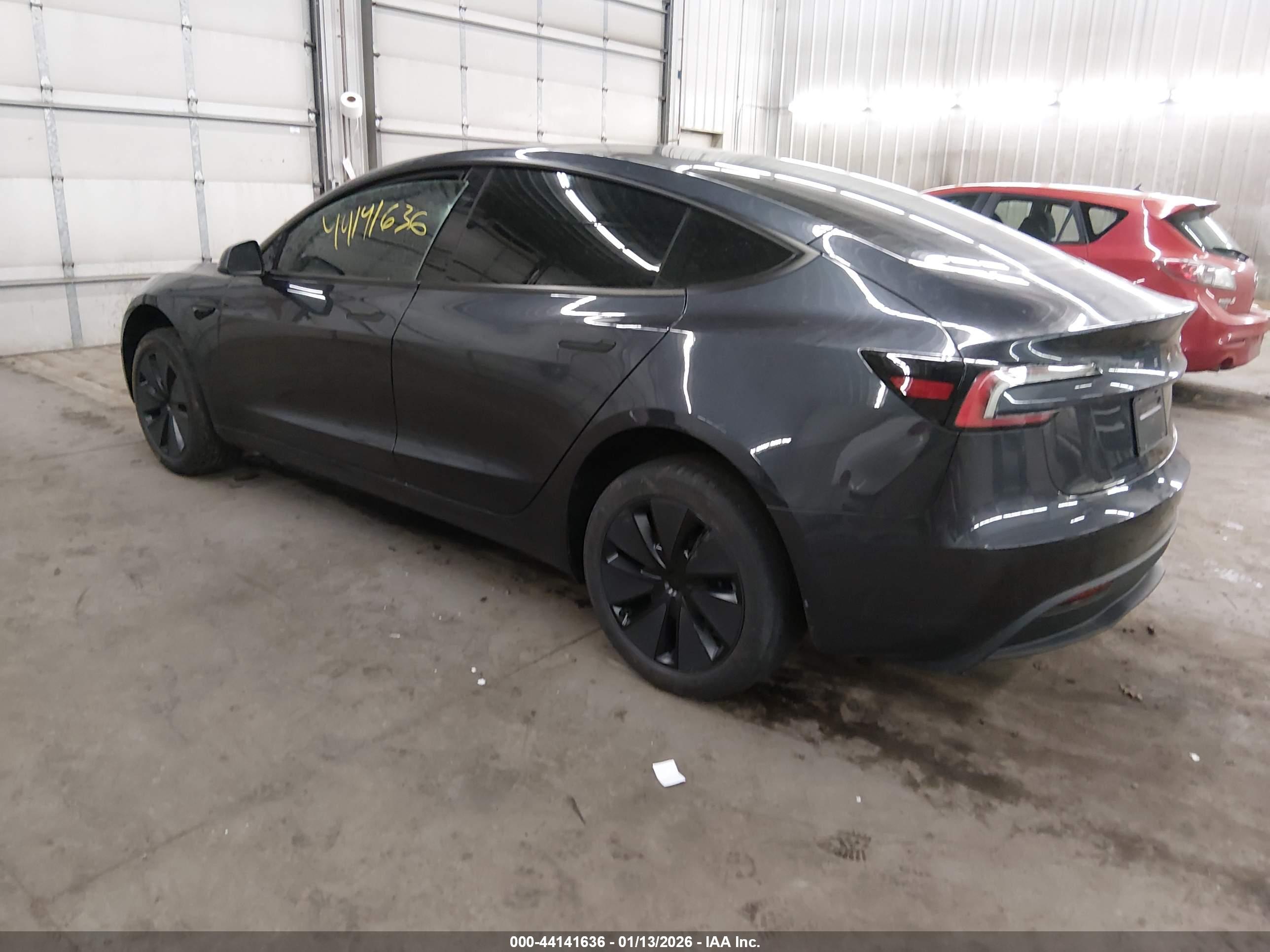 TESLA MODEL image 3