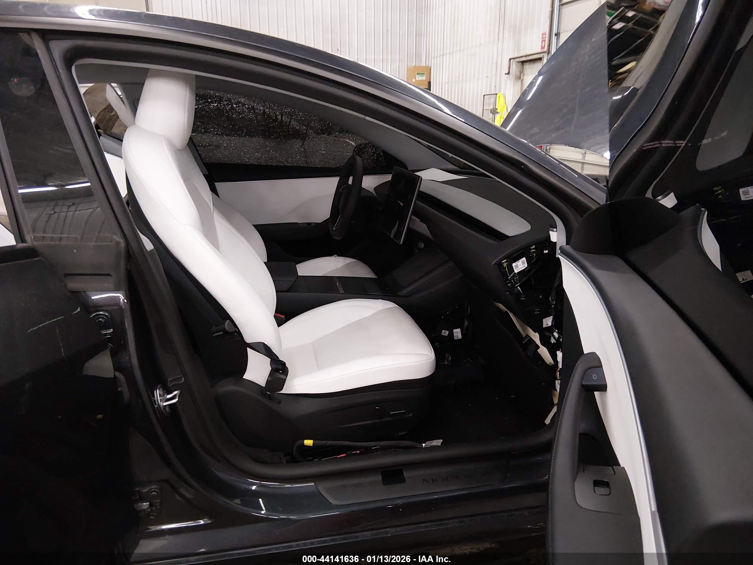 TESLA MODEL image 5