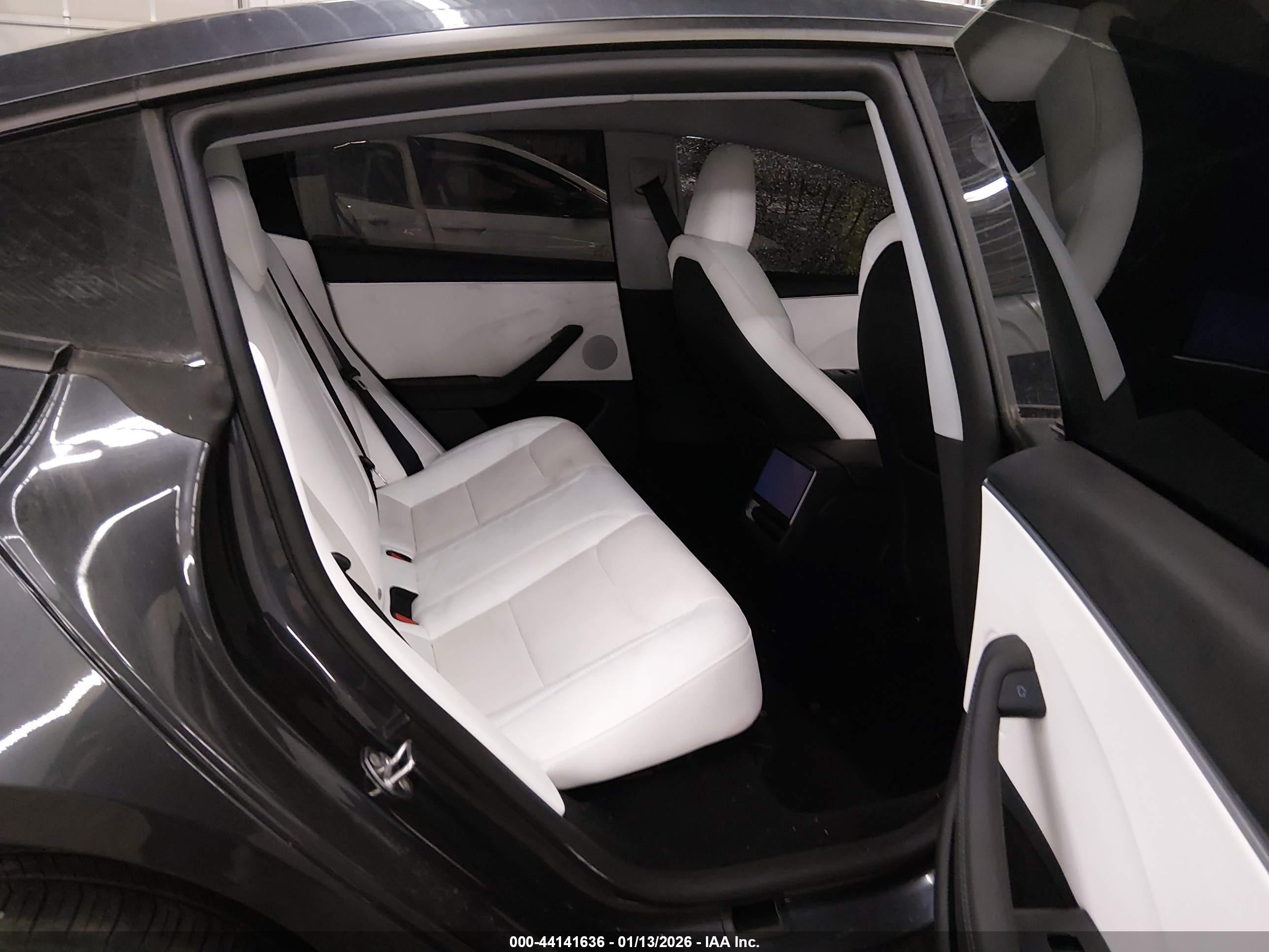 TESLA MODEL image 8