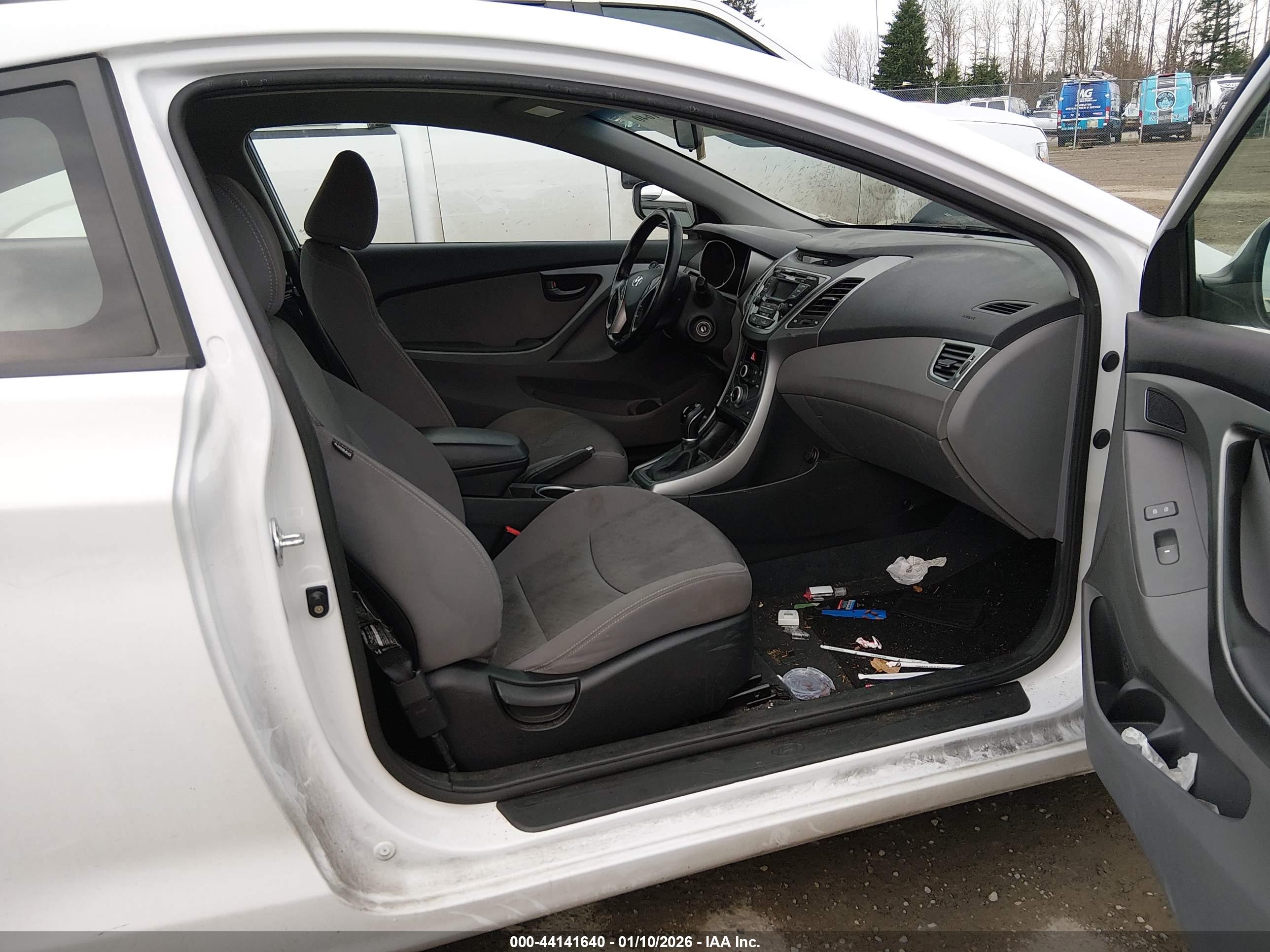 HYUNDAI ELANTRA image 5