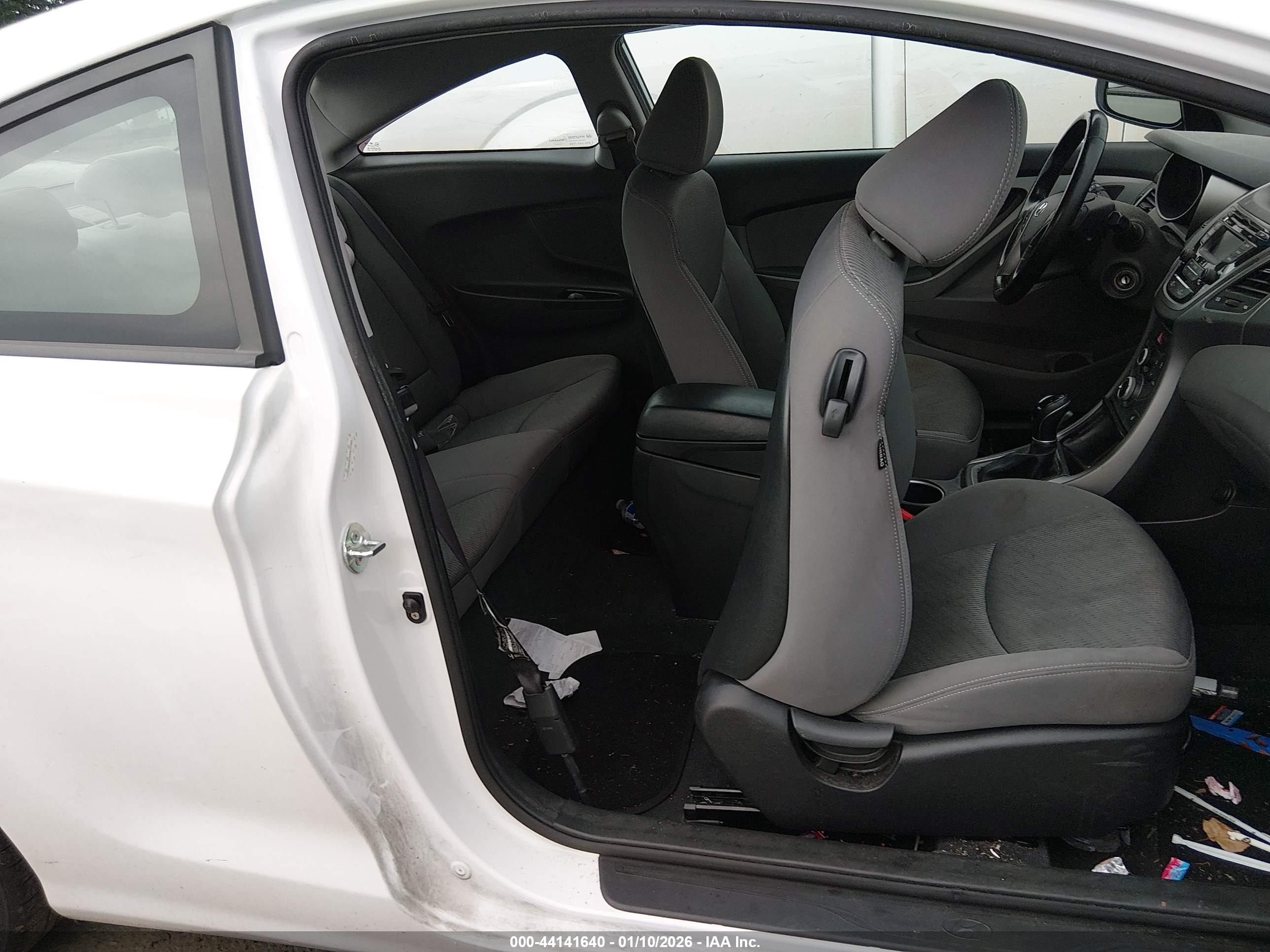 HYUNDAI ELANTRA image 8