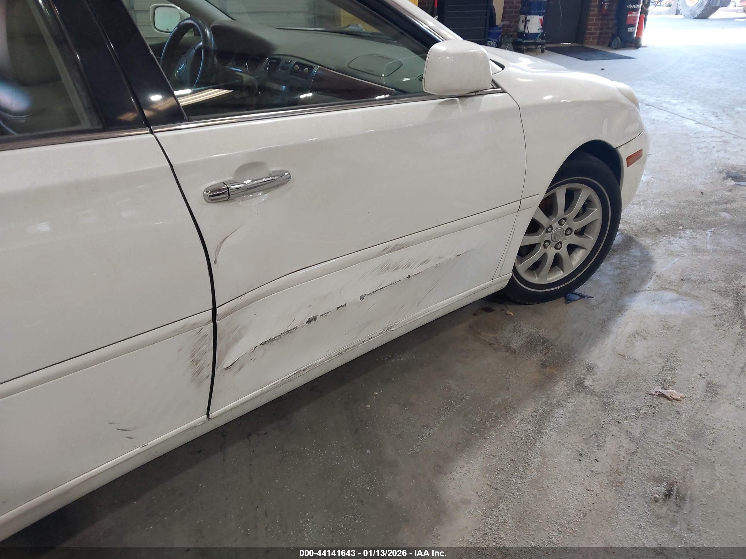 LEXUS ES image 6