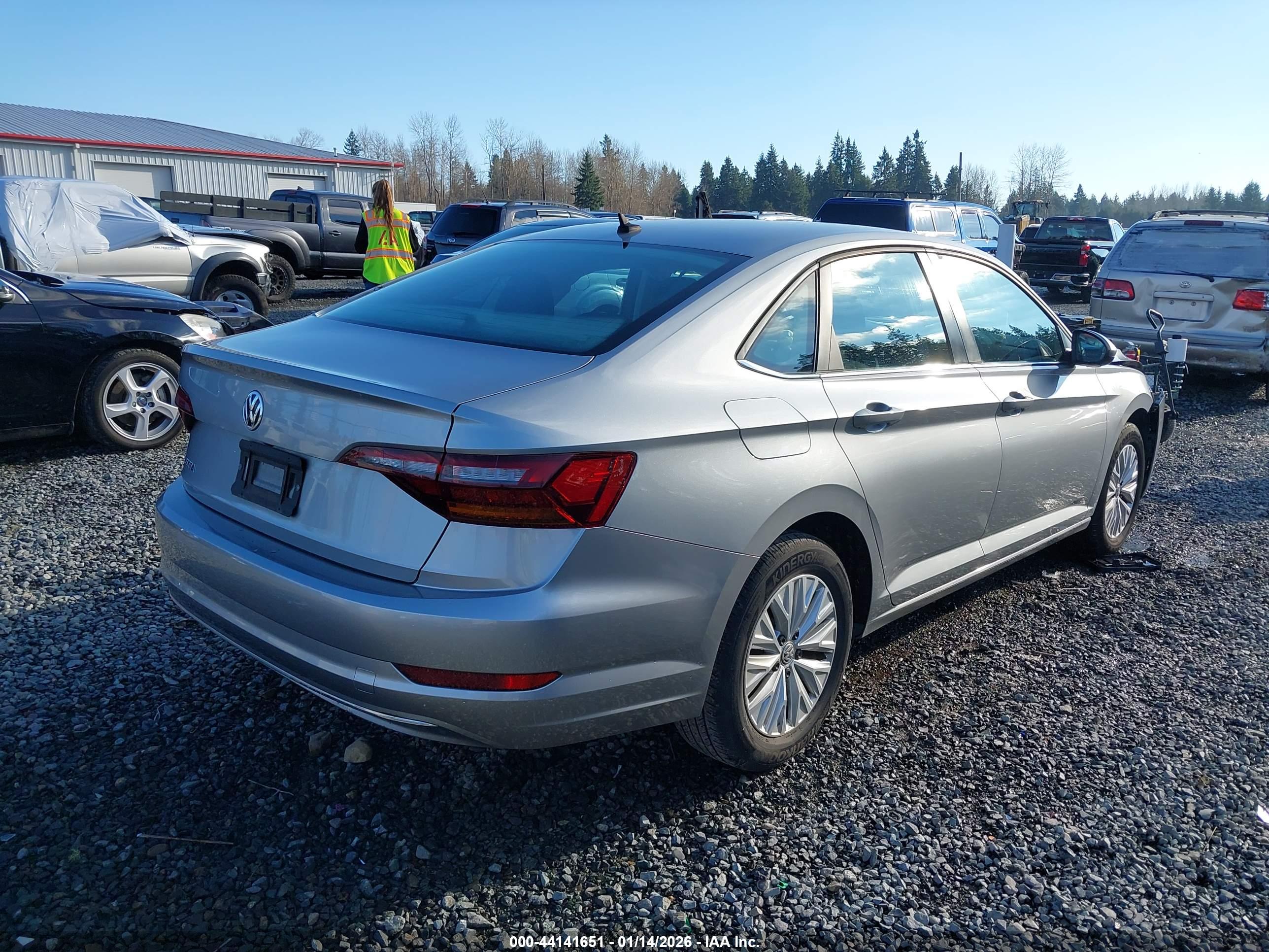 VOLKSWAGEN JETTA image 4