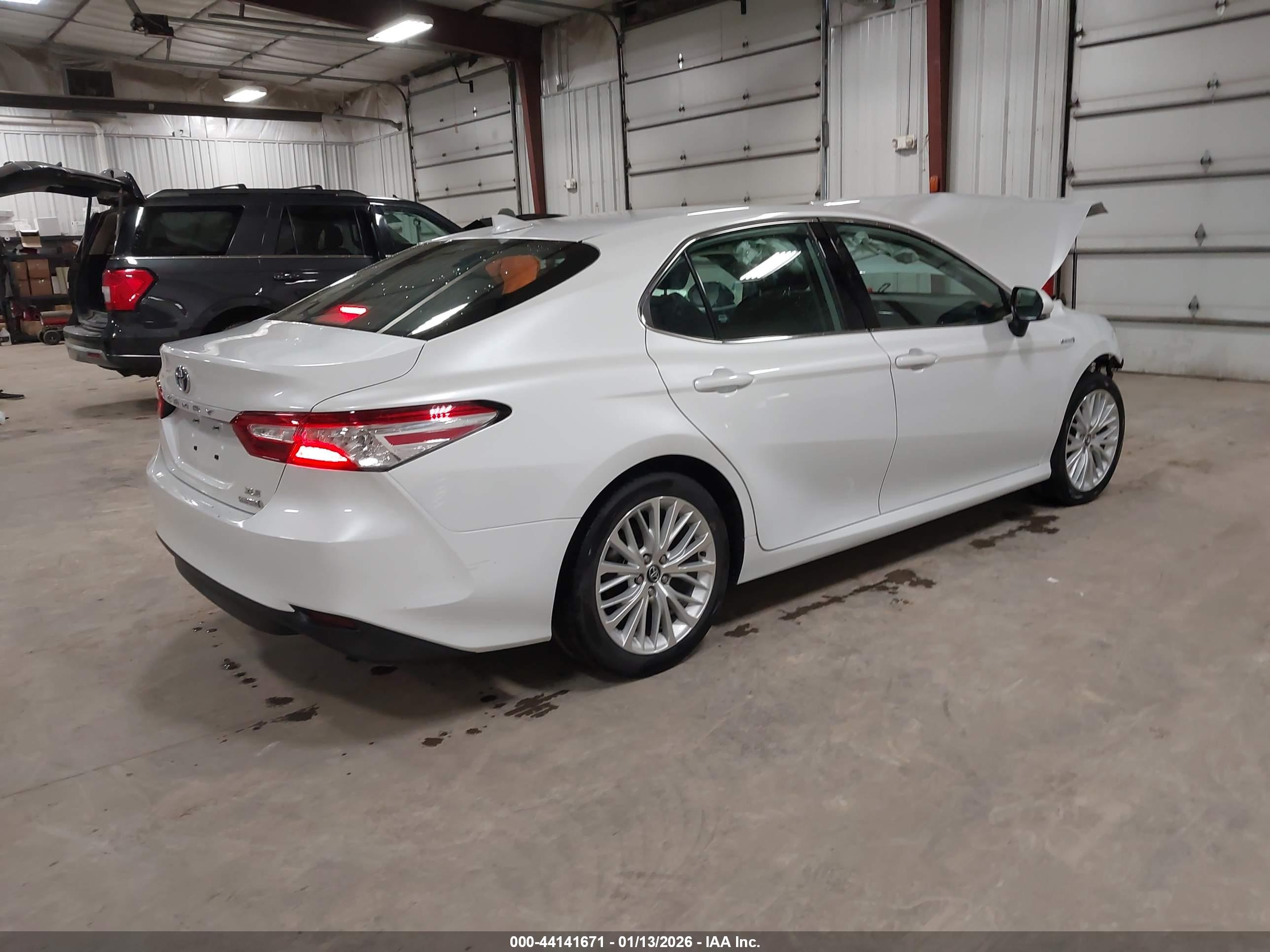 TOYOTA CAMRY image 4
