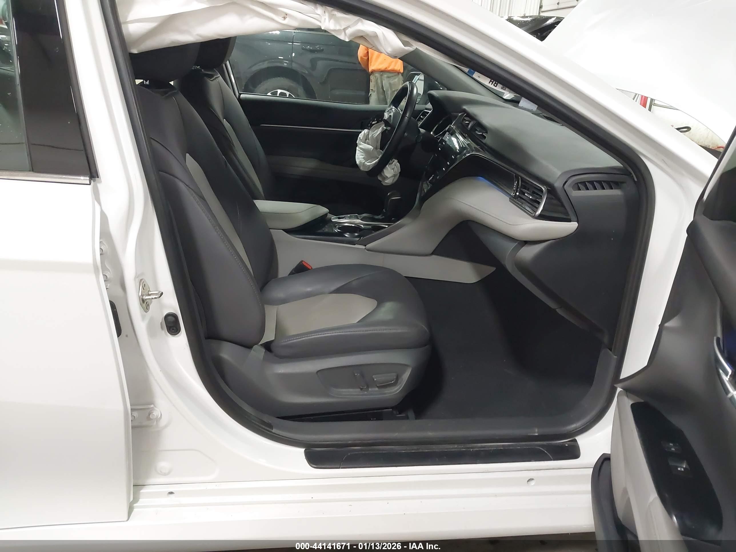 TOYOTA CAMRY image 5