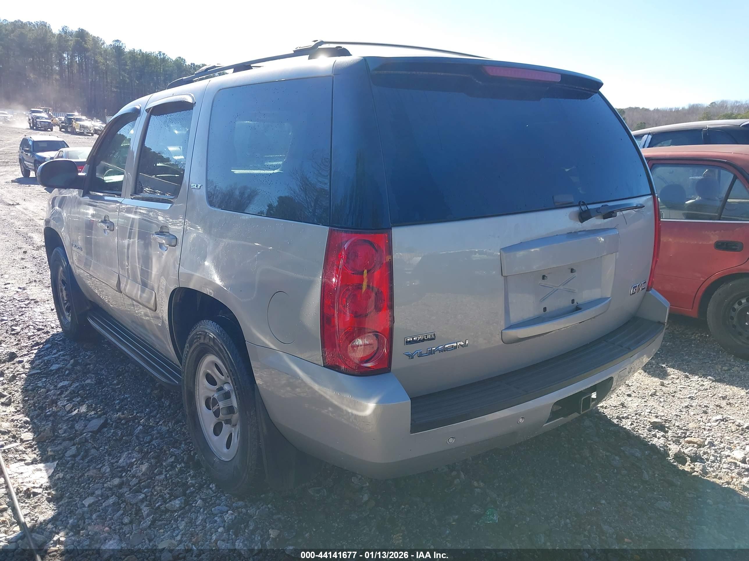GMC YUKON image 3