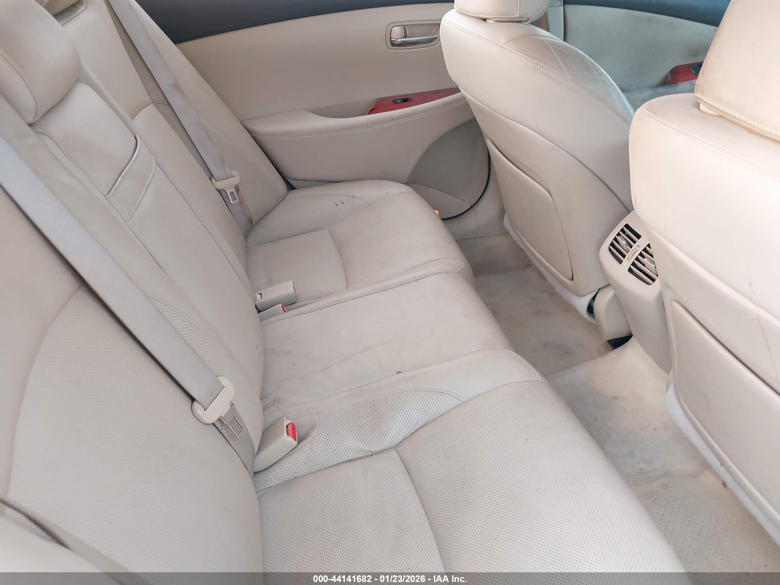 LEXUS ES image 8