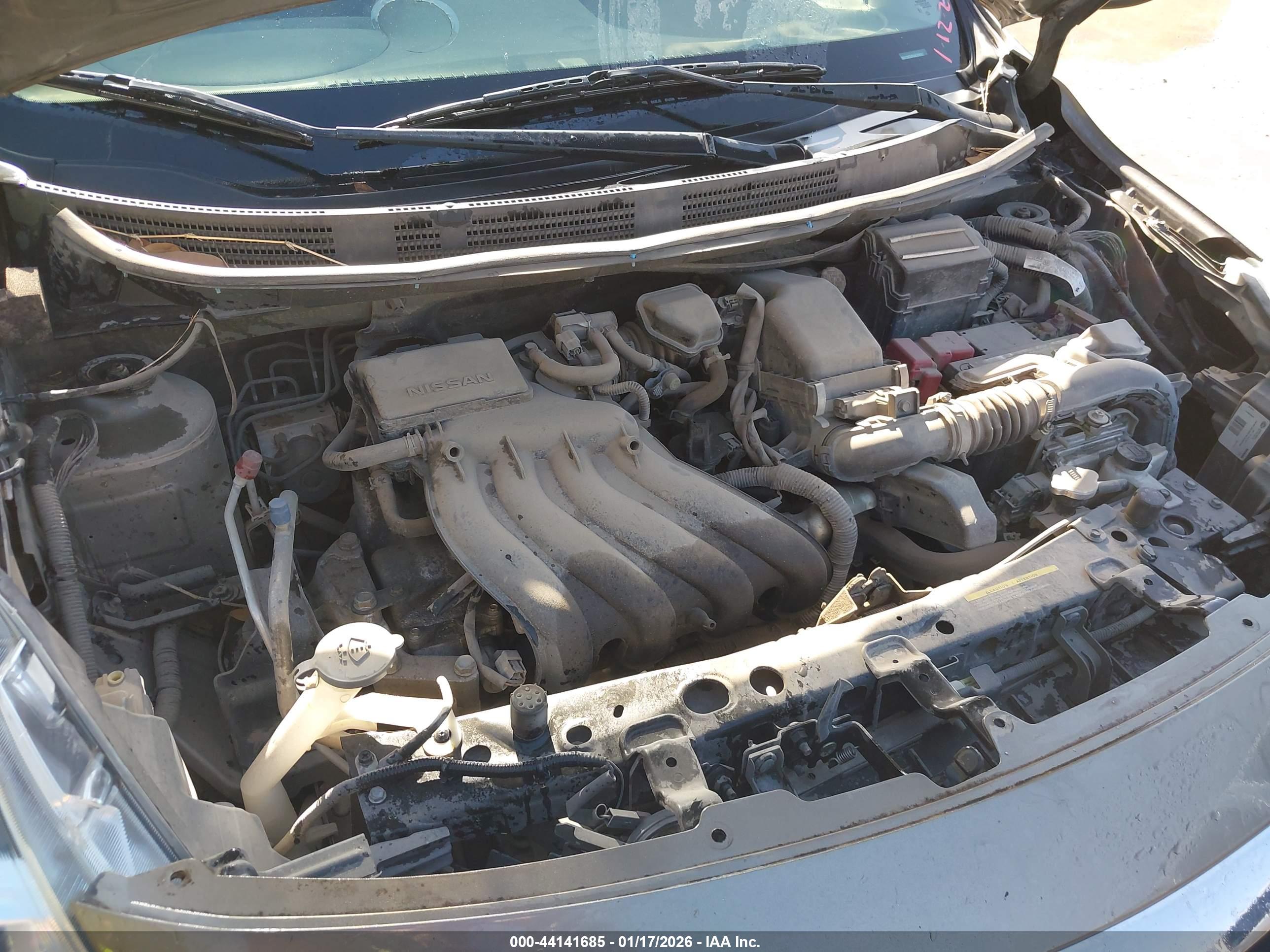 NISSAN VERSA image 10