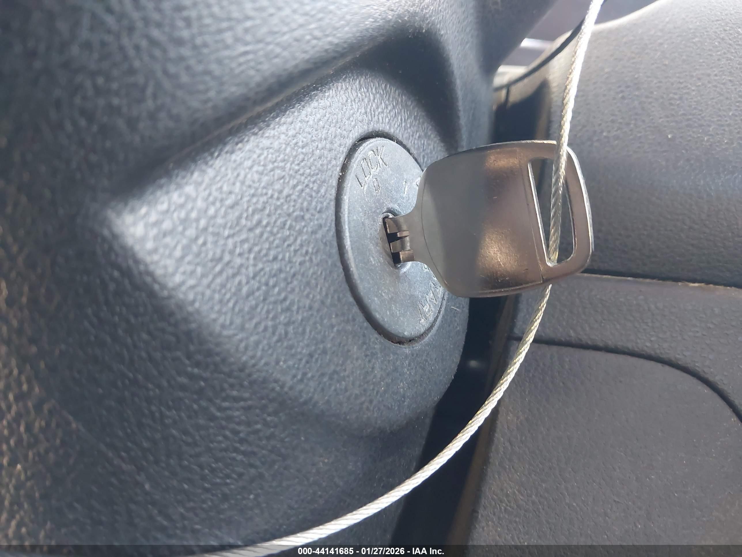 NISSAN VERSA image 11